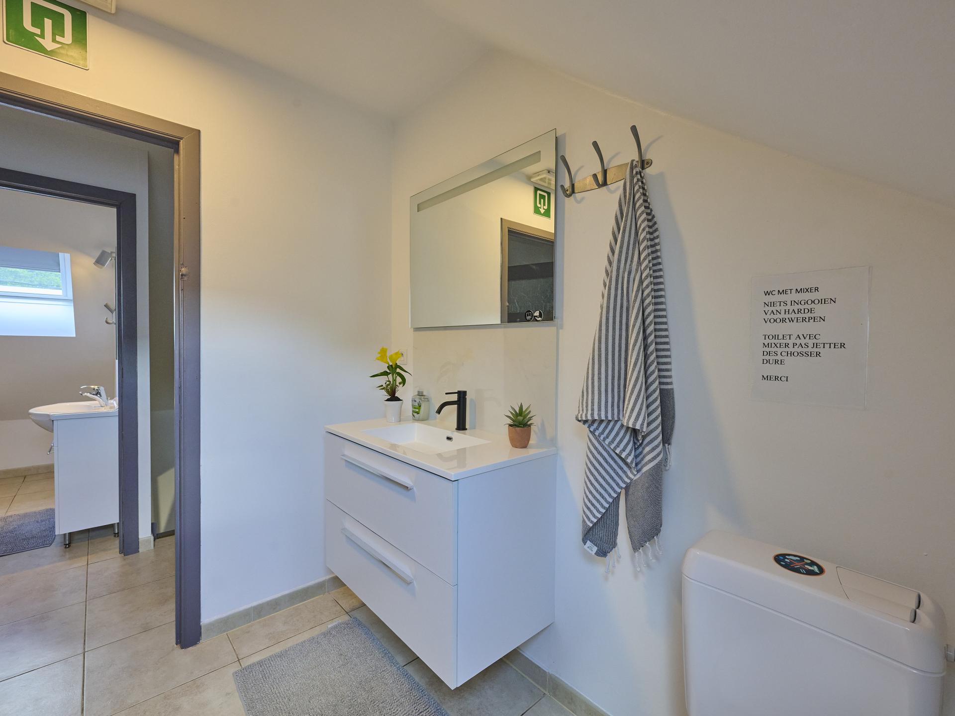 12-persoons vakantiehuis in Lierneux met open haard en tuin - foto 6