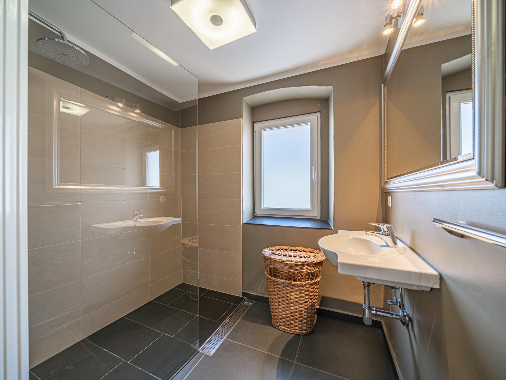 Authentiek chalet voor 14 personen met sauna in het centrum van Kirchberg - foto 17