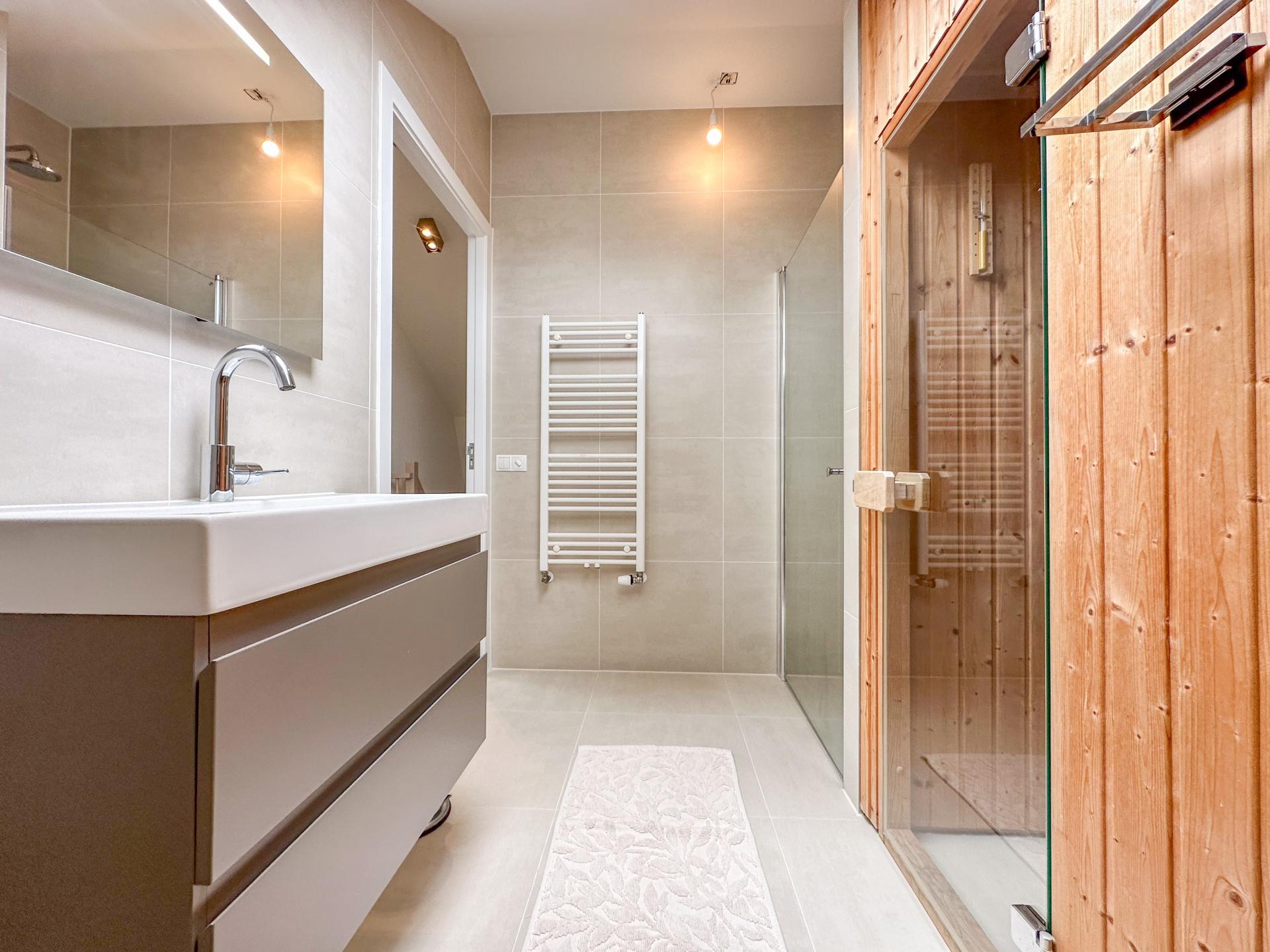 Luxe vakantiewoning met sauna en tuin op rustig park in Egmond - foto 17