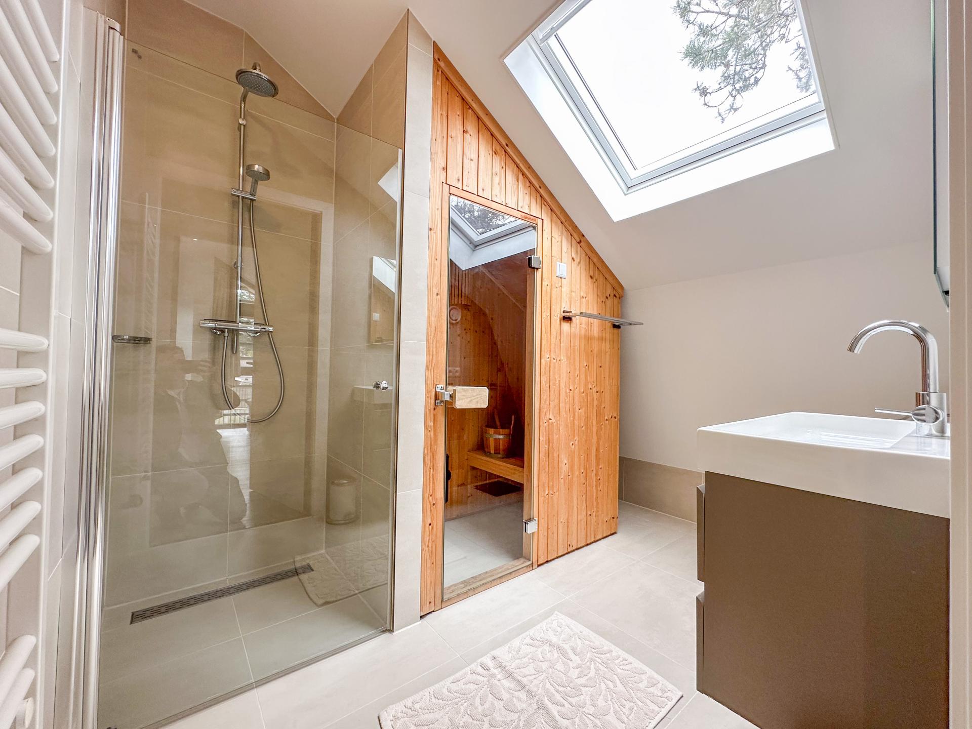 Luxe vakantiewoning met sauna en tuin op rustig park in Egmond - foto 16