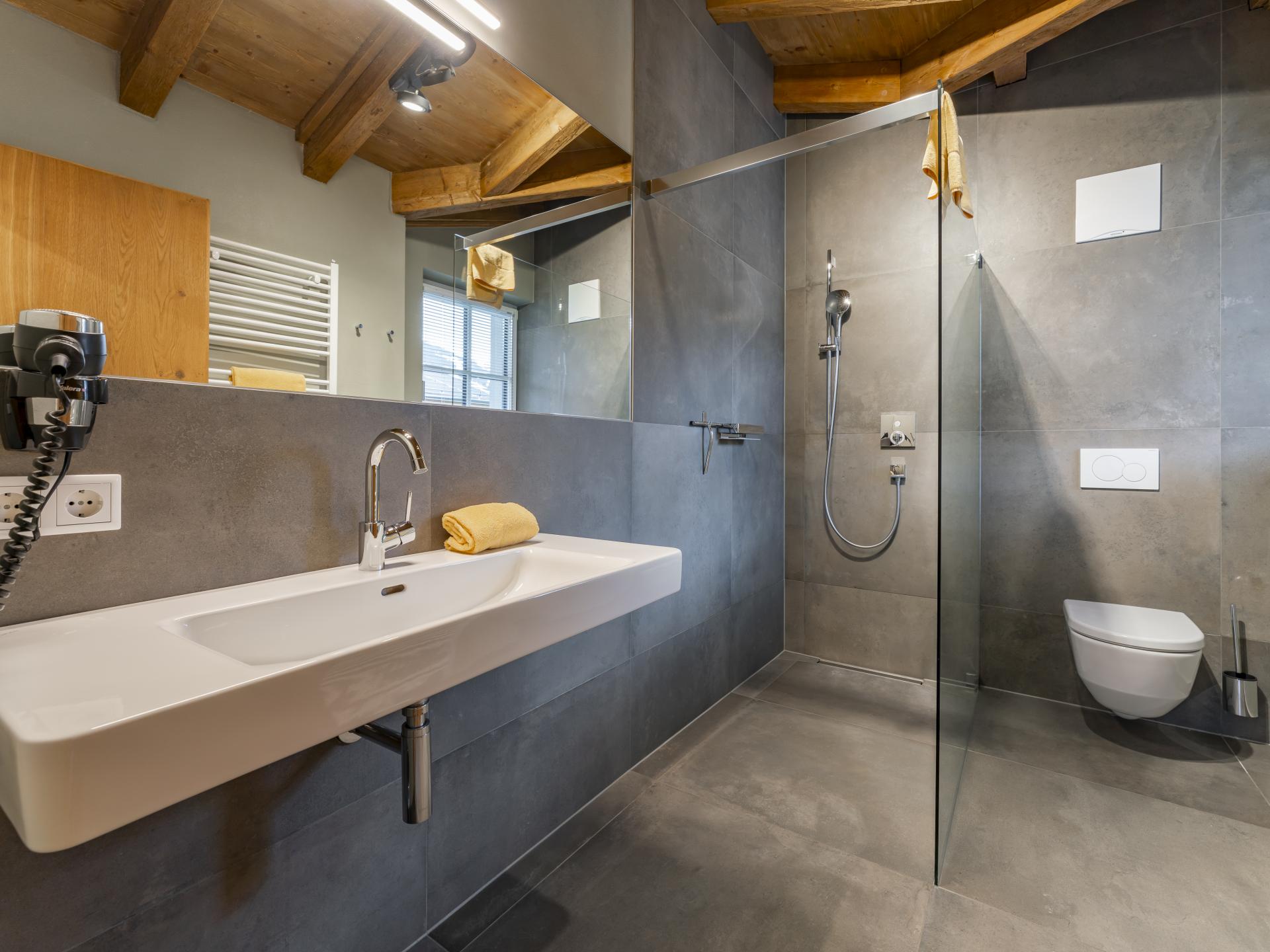 Luxe chalet met sauna en uitzicht, 200m van skilift in Leogang - foto 30