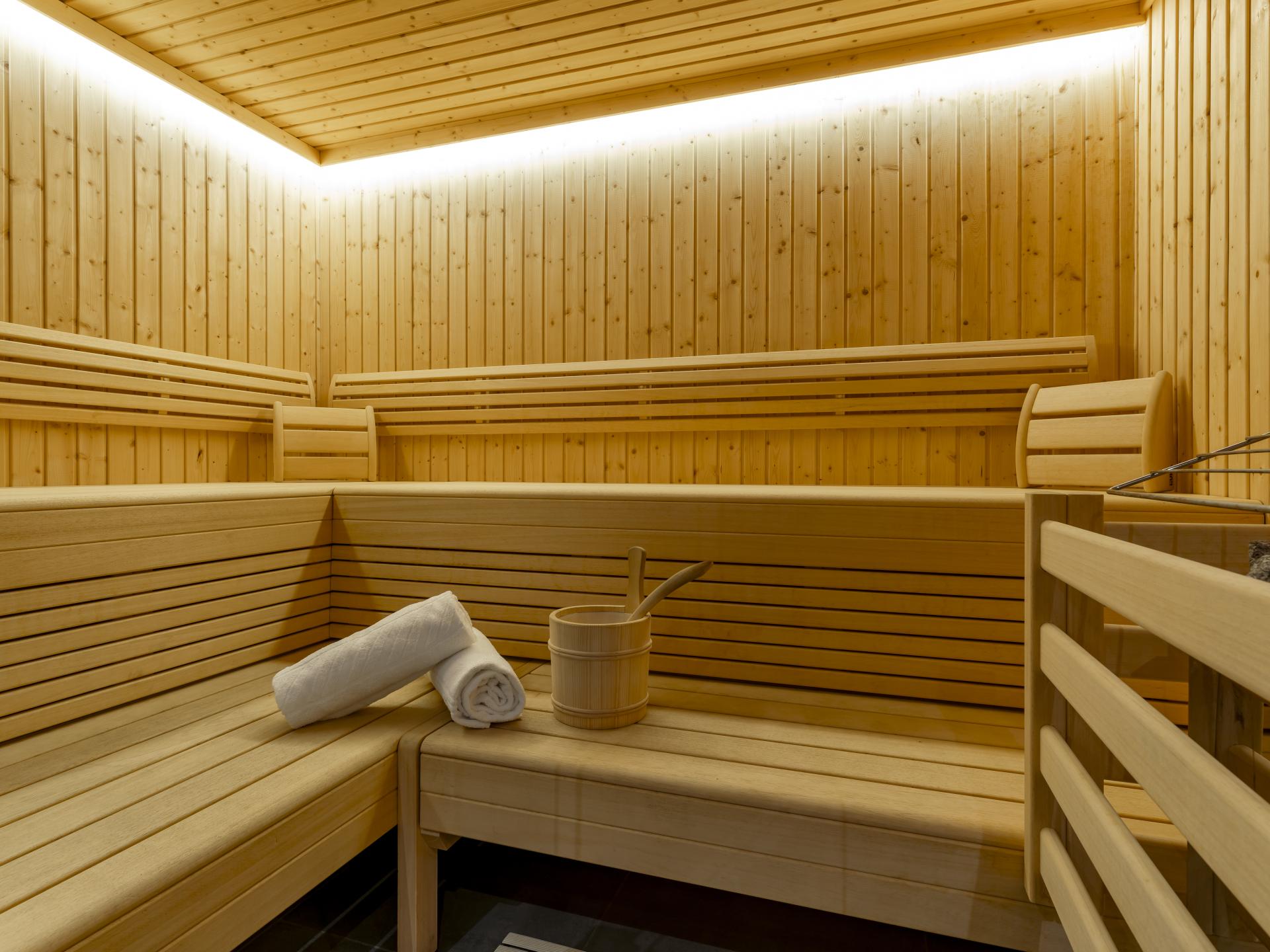 Luxe chalet met sauna en uitzicht, 200m van skilift in Leogang - foto 32