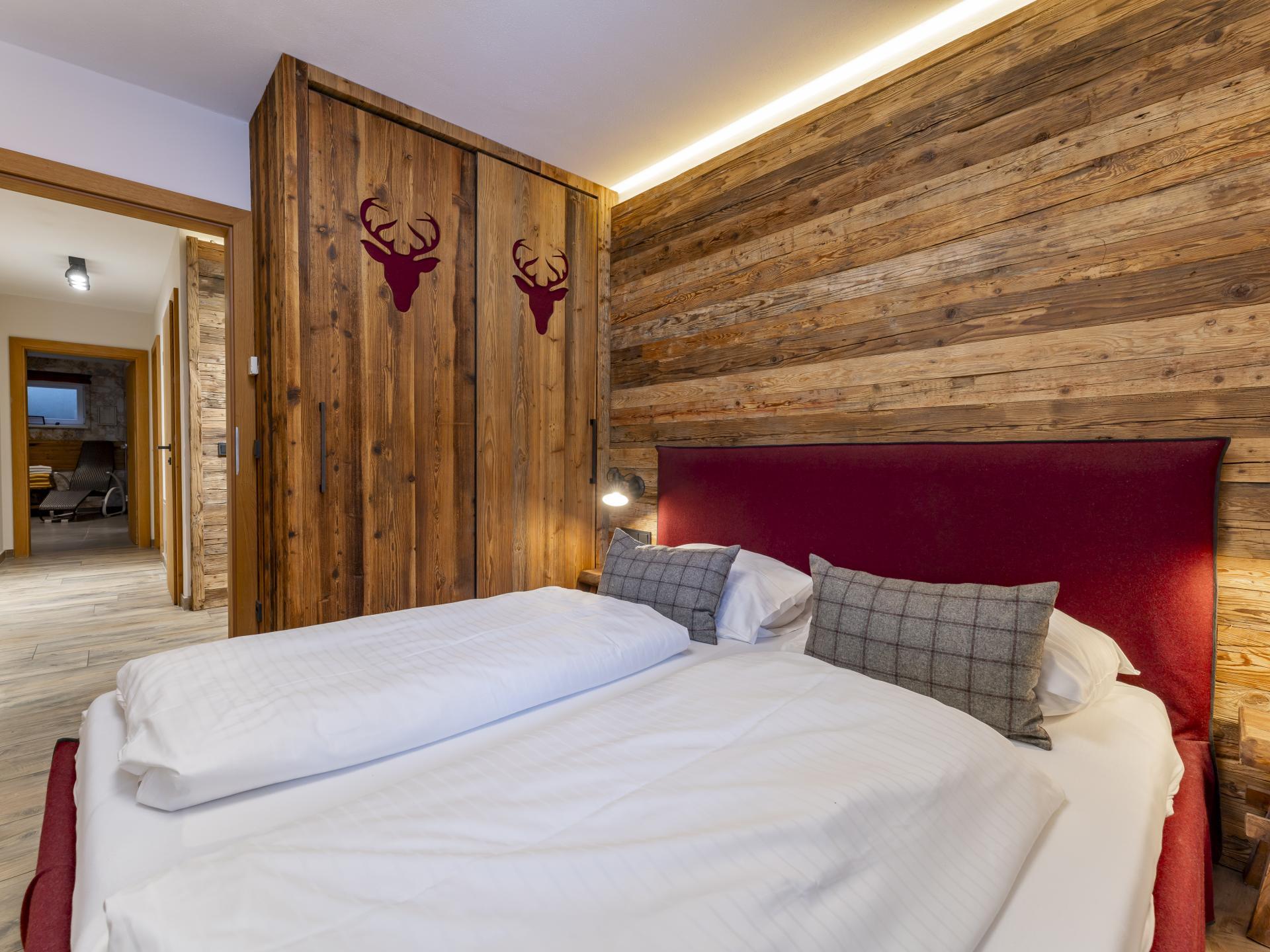Luxe chalet met sauna en uitzicht, 200m van skilift in Leogang - foto 25
