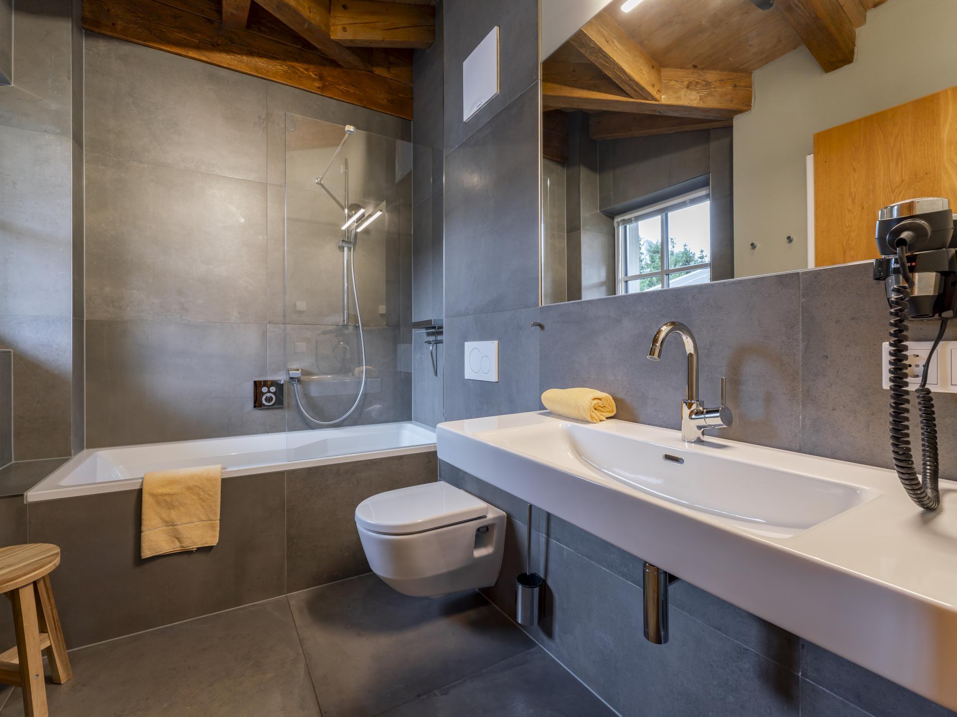 Luxe chalet met sauna en uitzicht, 200m van skilift in Leogang - foto 26