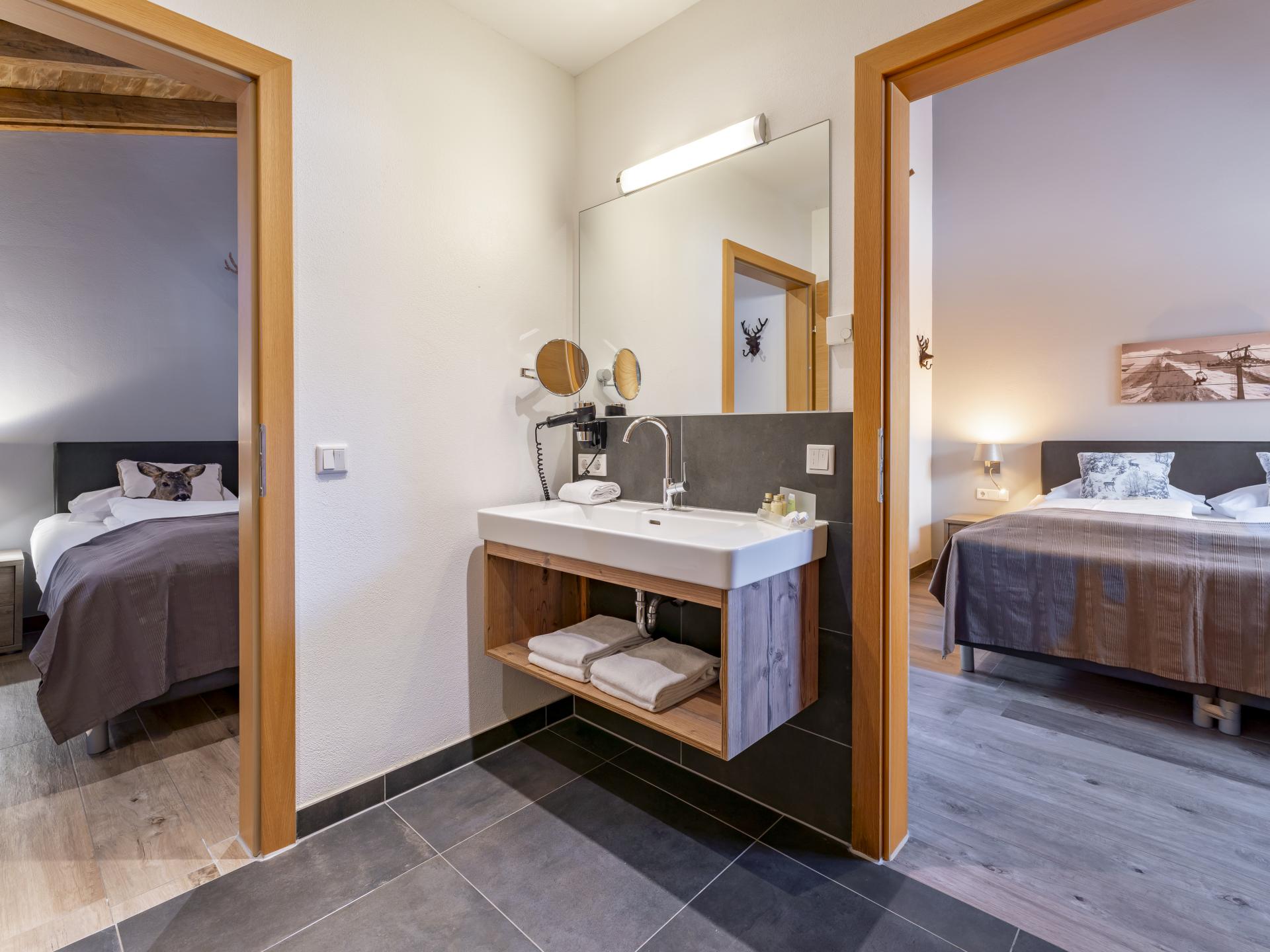 Op 300 m van de piste: Luxe penthouse in centrum van Piesendorf - foto 29