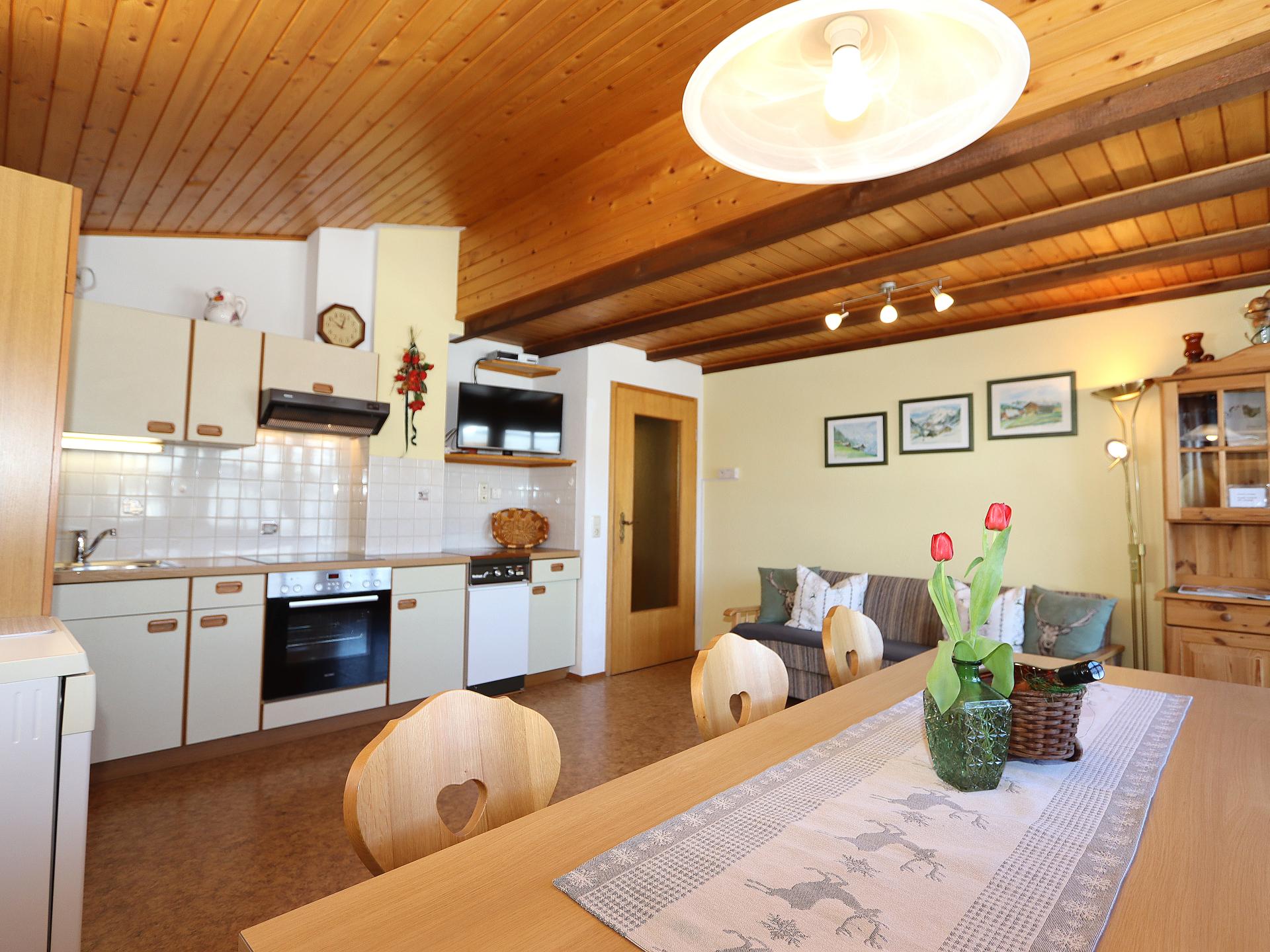 Vrijstaand chalet in Bürserberg met panoramisch bergzicht op 1000m hoogte - foto 12