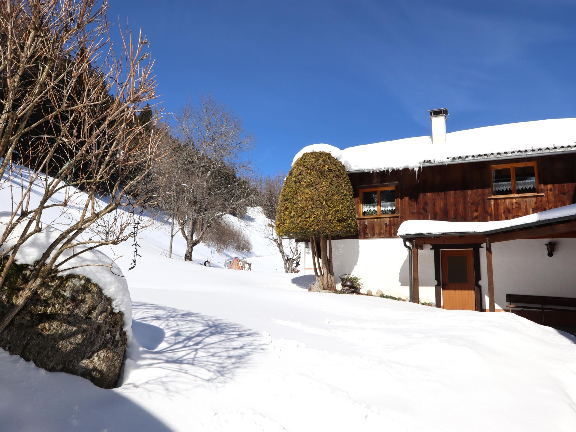 Vrijstaand chalet in Bürserberg met panoramisch bergzicht op 1000m hoogte - foto 28