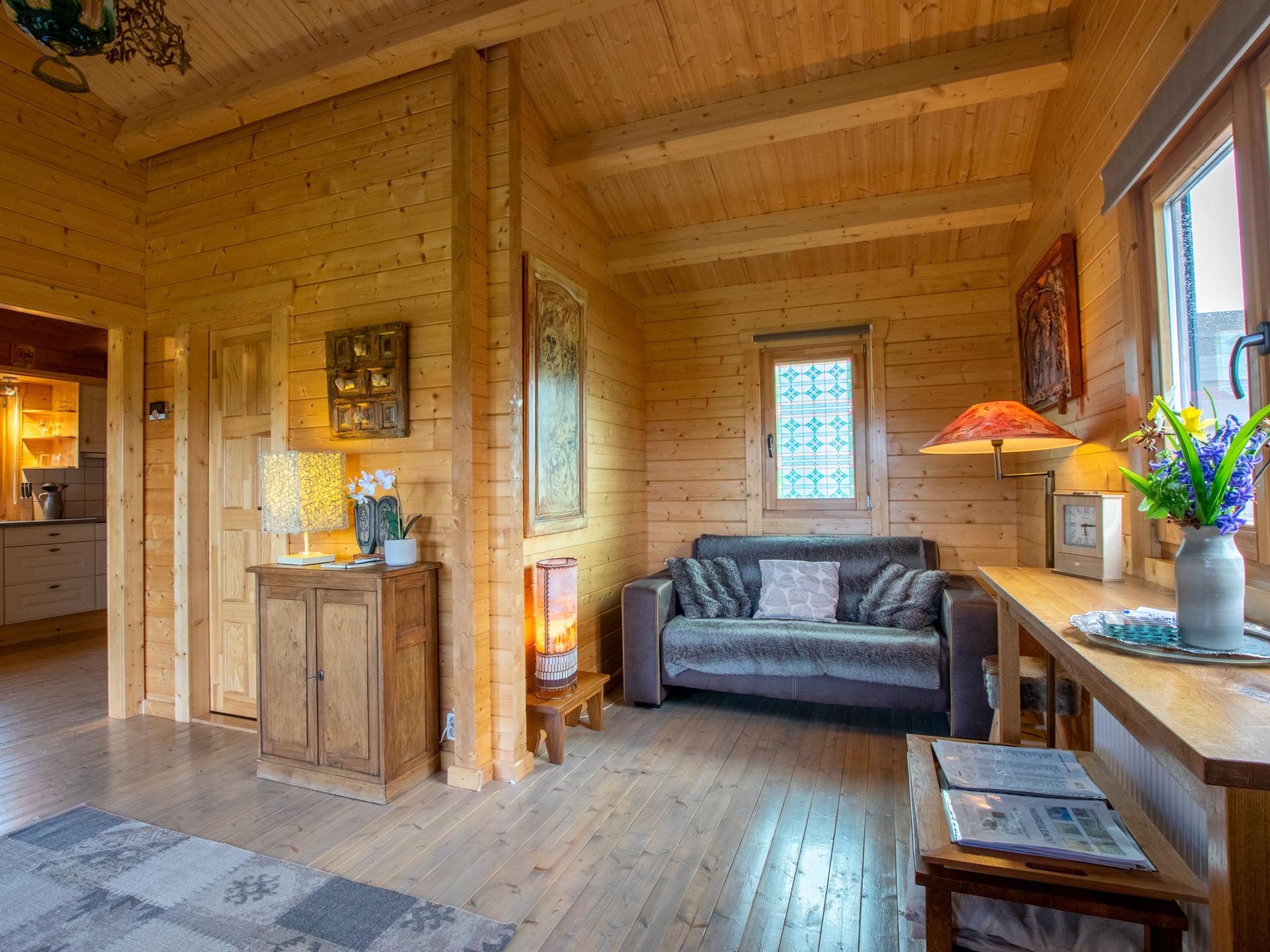 Onder de Oude Eik: Romantisch houten huisje vol kunst in Lottum - foto 6