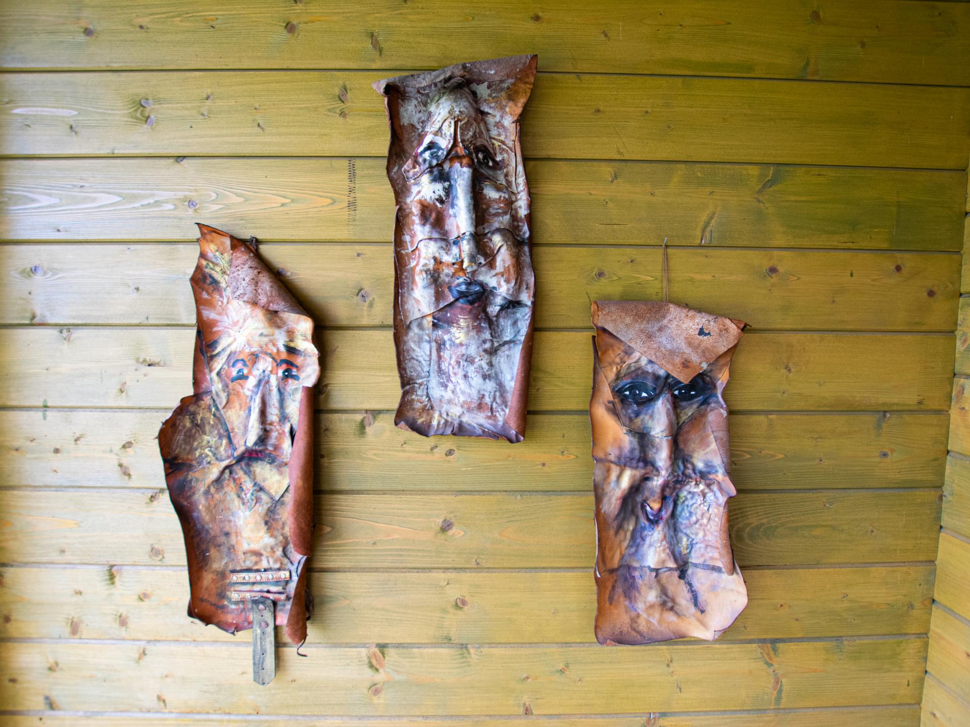 Onder de Oude Eik: Romantisch houten huisje vol kunst in Lottum - foto 27