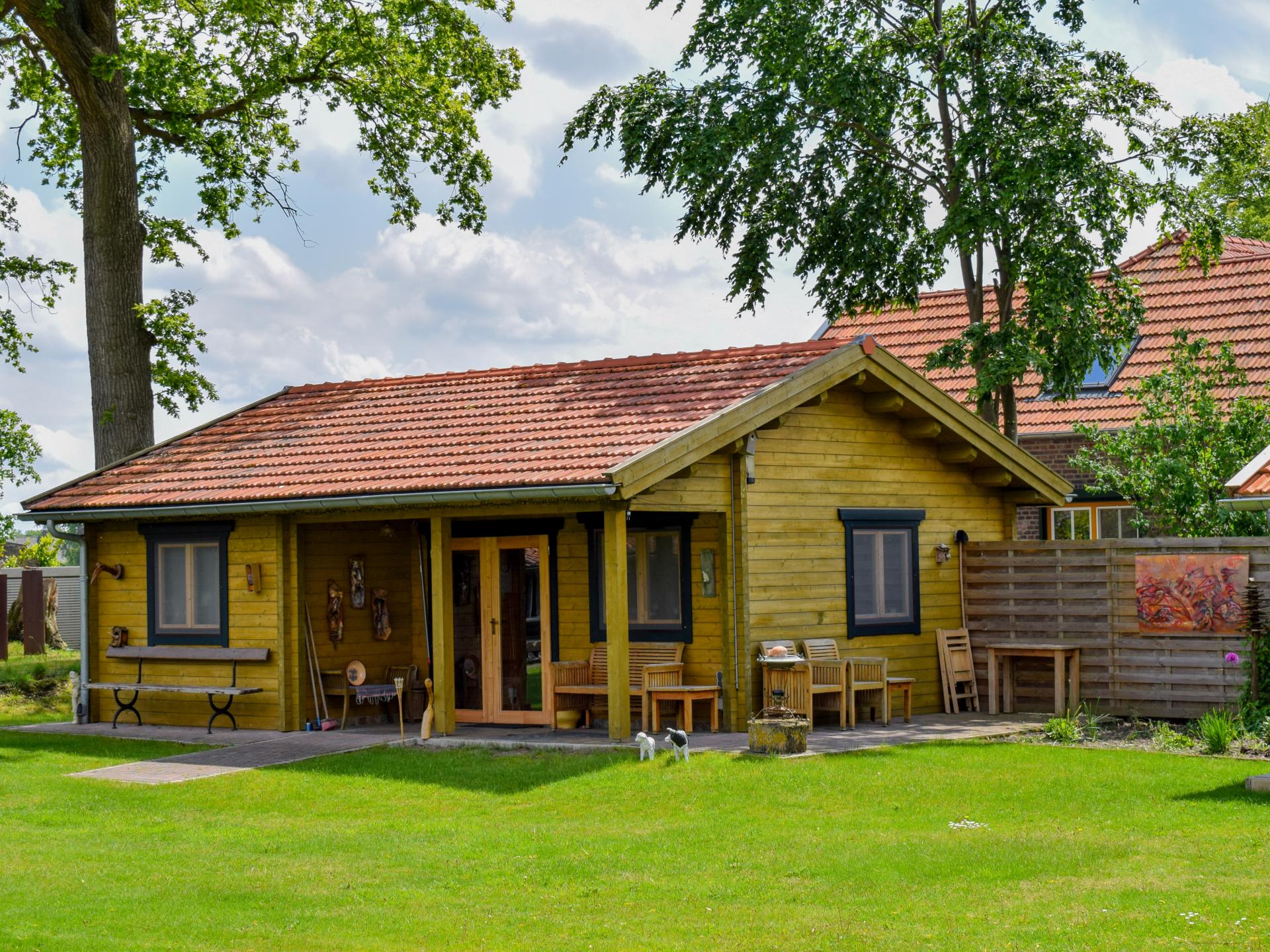 Onder de Oude Eik: Romantisch houten huisje vol kunst in Lottum - foto 24