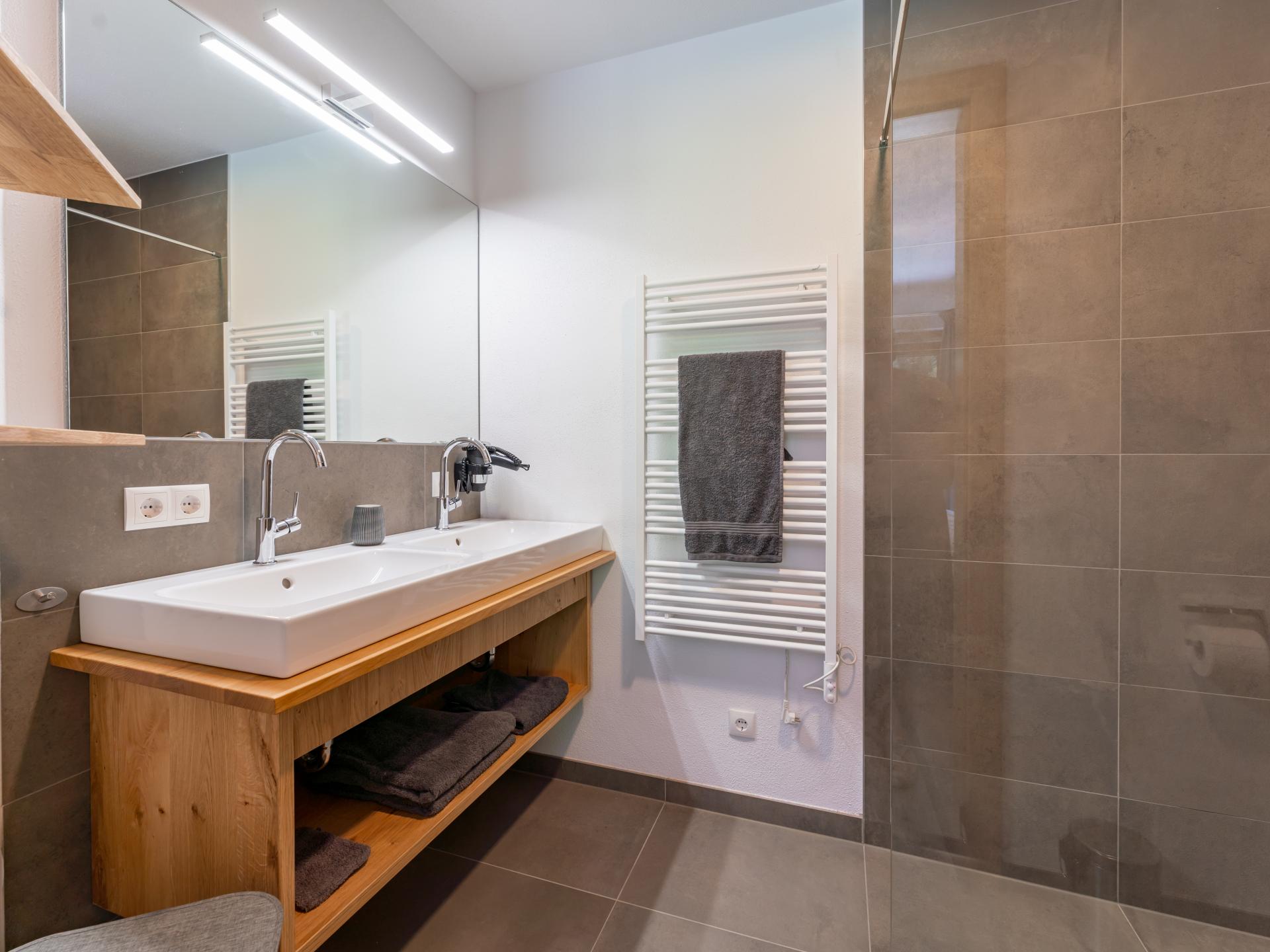 Op 800 m van de piste: Ruim vrijstaand chalet in Wald im Pinzgau · 10 pers. - foto 29
