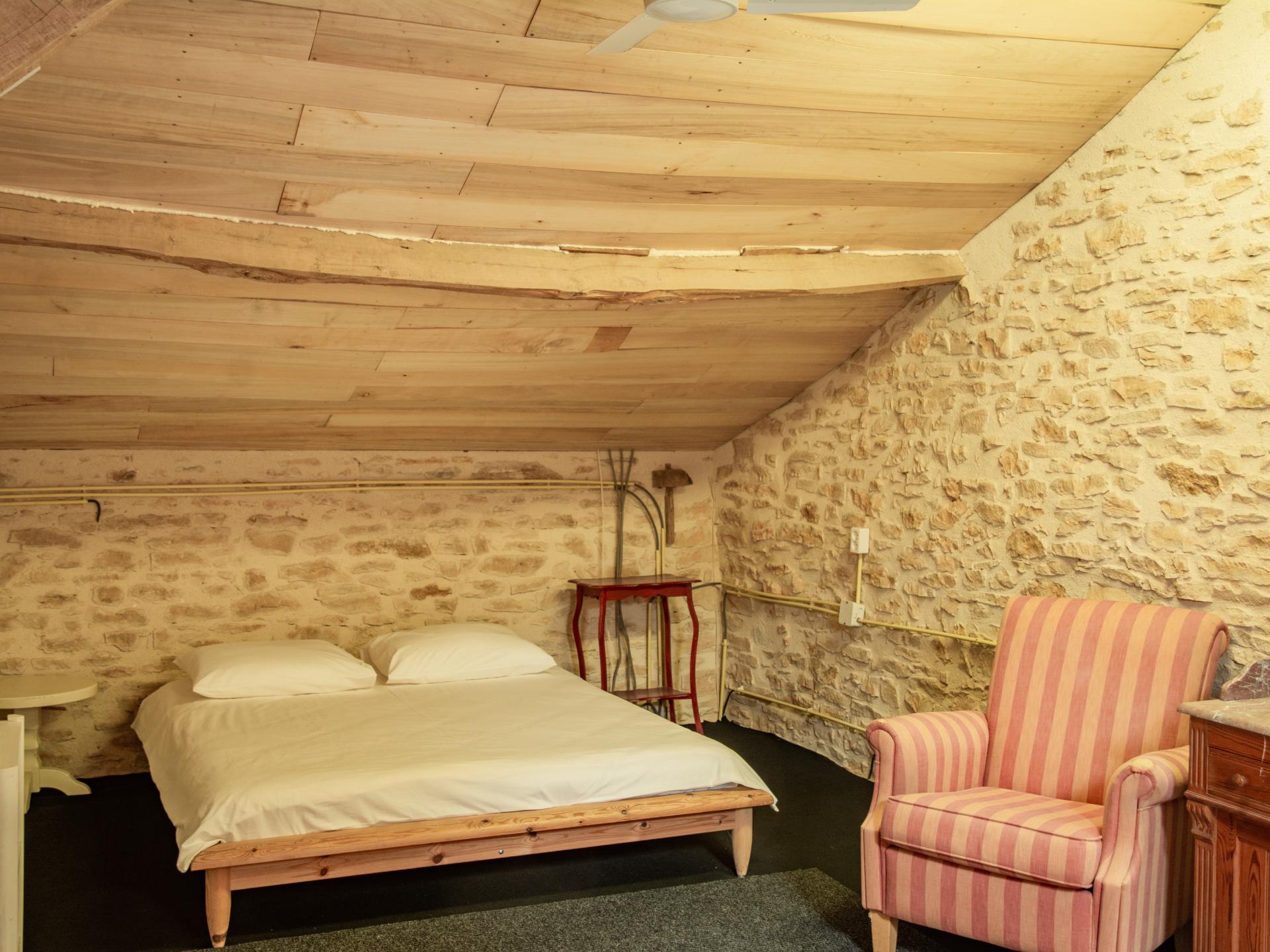 Vrijstaand authentiek landhuis met privézwembad in Puy l'Eveque - foto 21