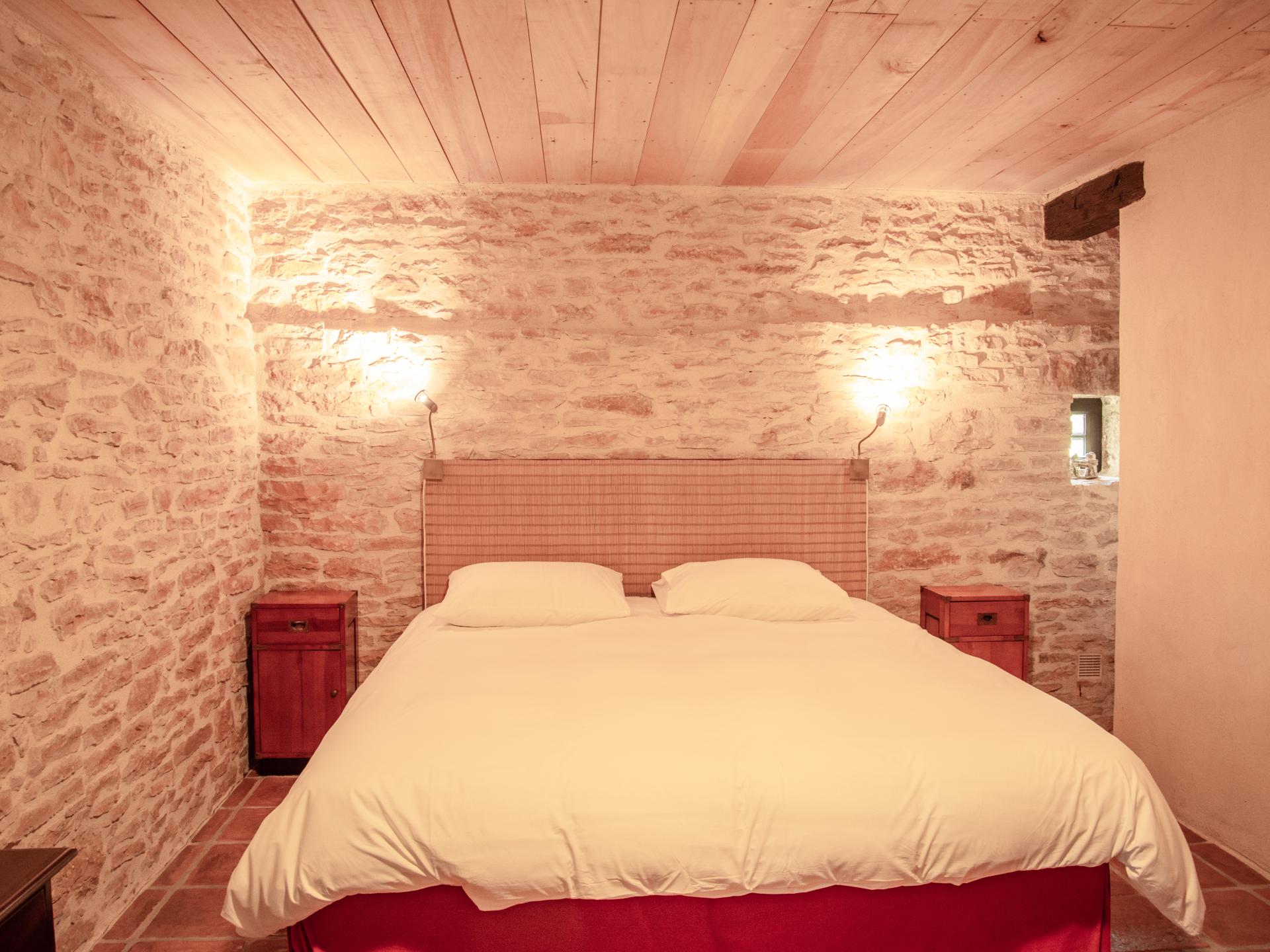 Vrijstaand authentiek landhuis met privézwembad in Puy l'Eveque - foto 17