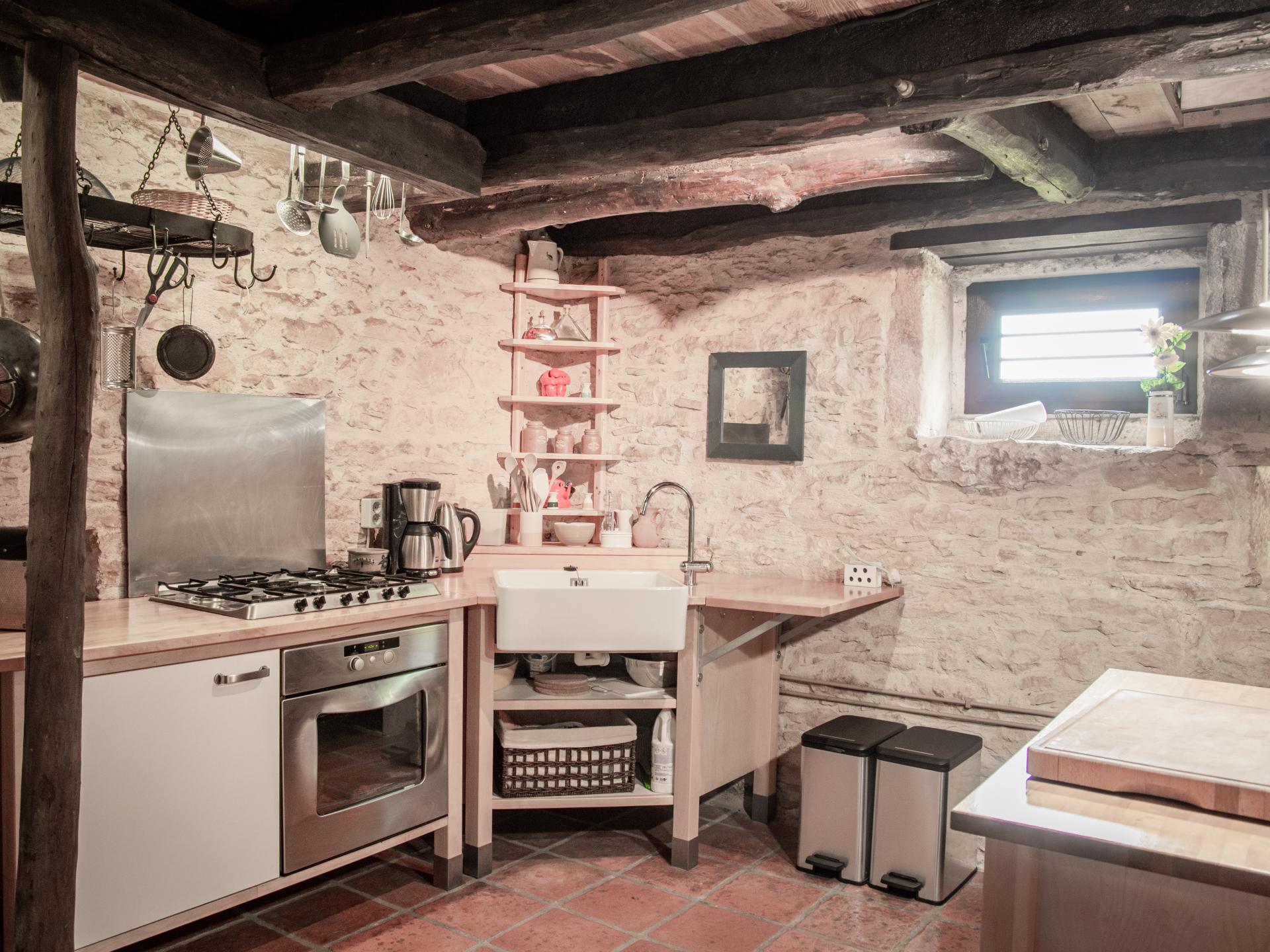 Vrijstaand authentiek landhuis met privézwembad in Puy l'Eveque - foto 12