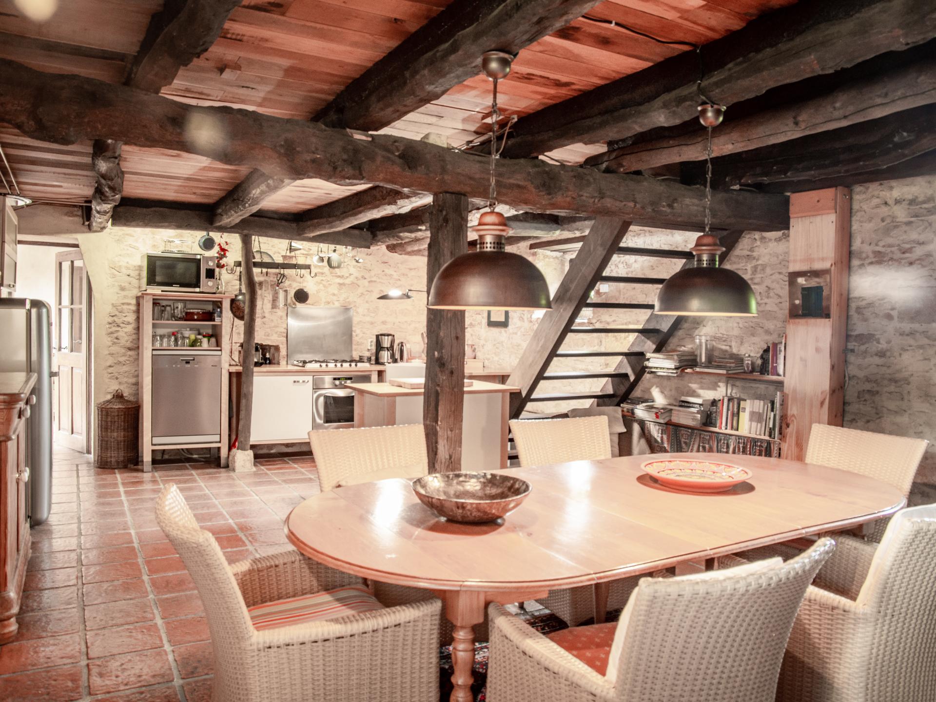 Vrijstaand authentiek landhuis met privézwembad in Puy l'Eveque - foto 11