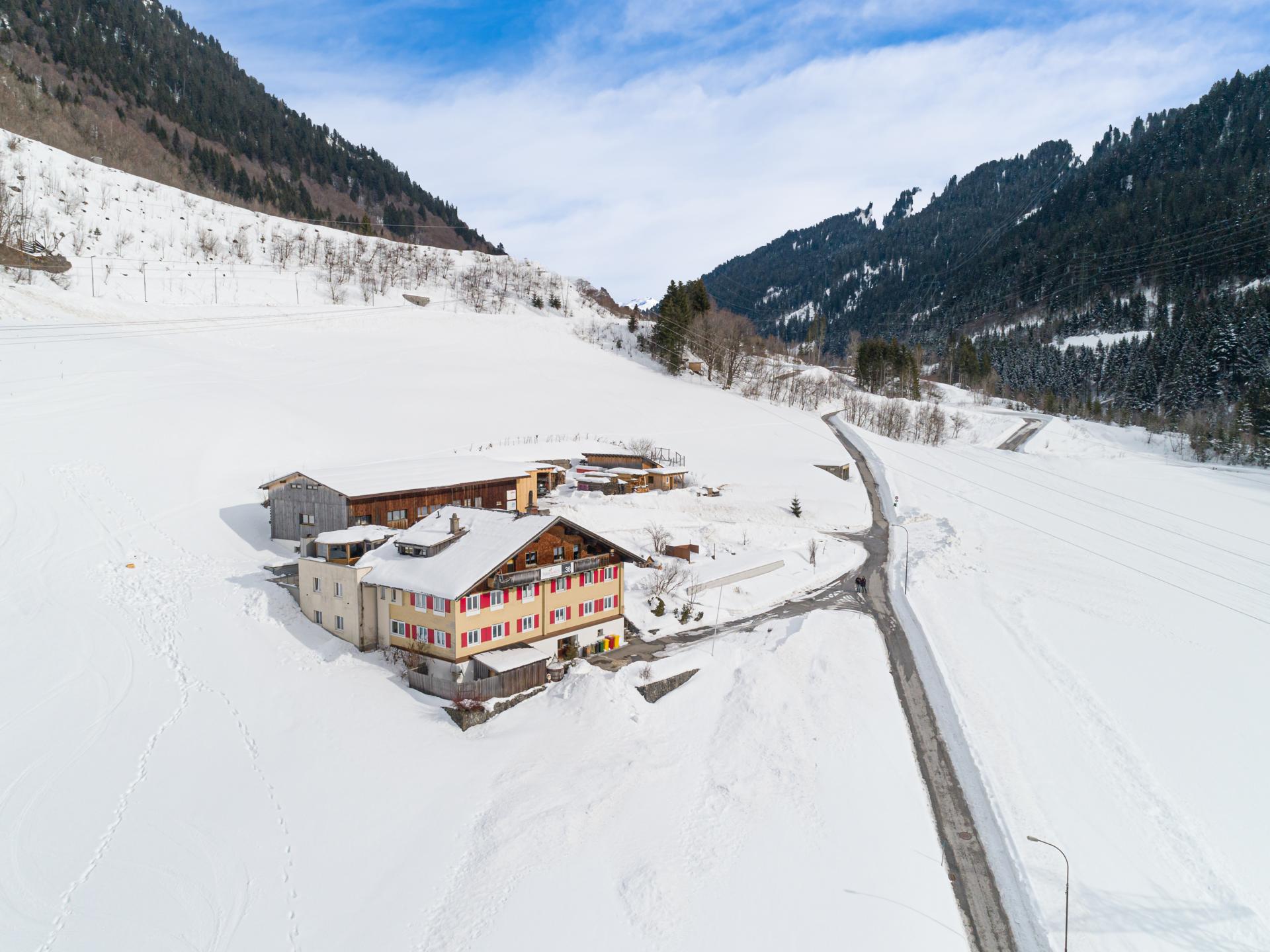 Ruim appartement voor 12 personen direct aan de skipiste in Klösterle - foto 32
