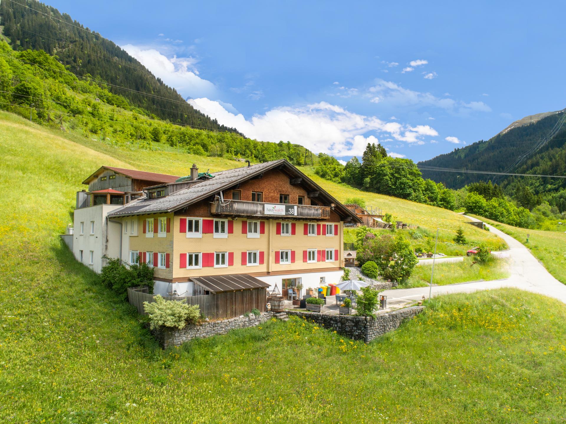 Ruim appartement voor 12 personen direct aan de skipiste in Klösterle - foto 1