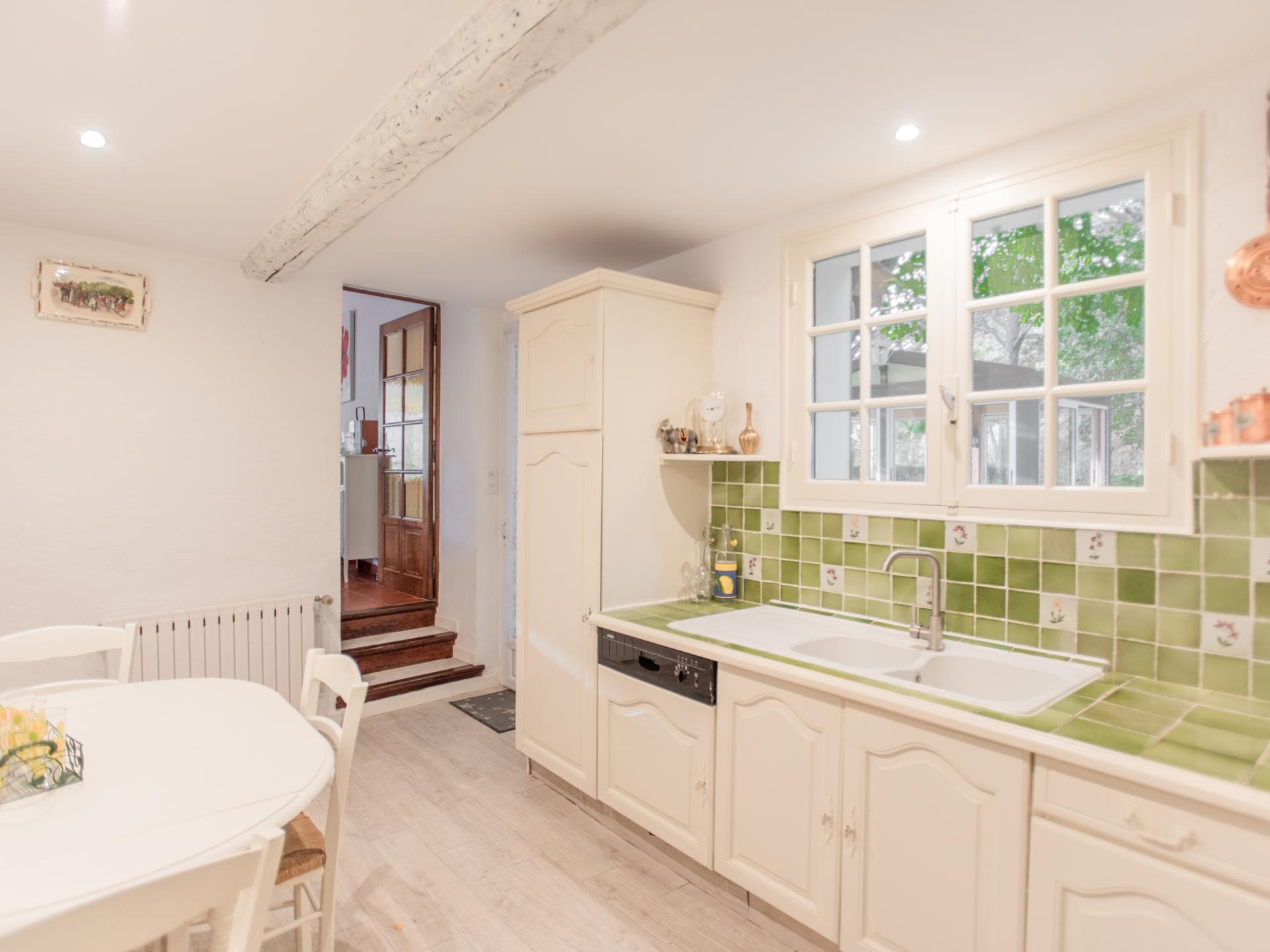 In het centrum van Salernes: Kindvriendelijke villa met omheind zwembad - foto 10