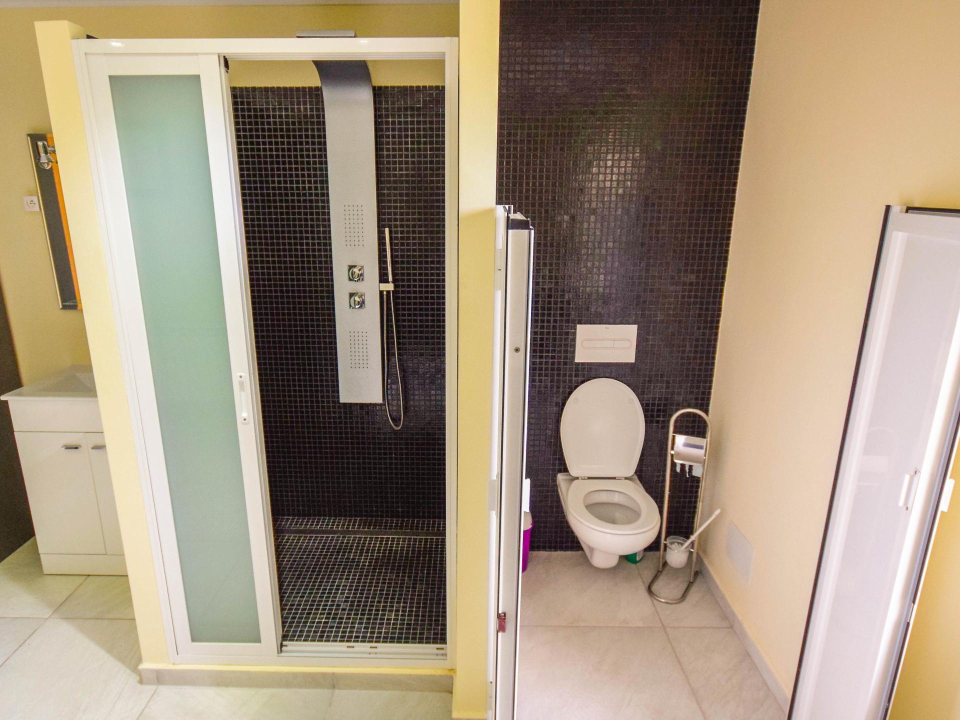 10-persoons vakantiehuis met privézwembad in Vire sur Lot - foto 13
