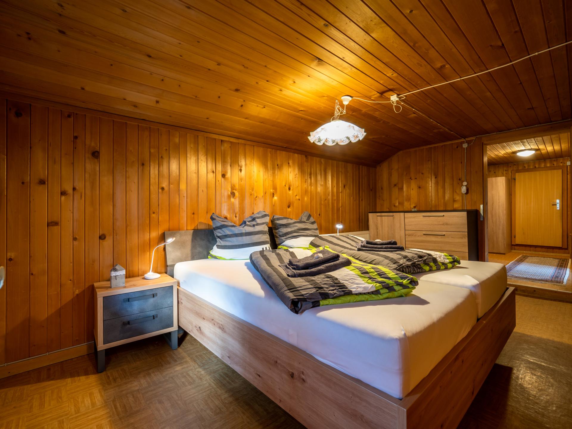 200 jaar oud alpenappartement met tuin en uitzicht in Silbertal - foto 11