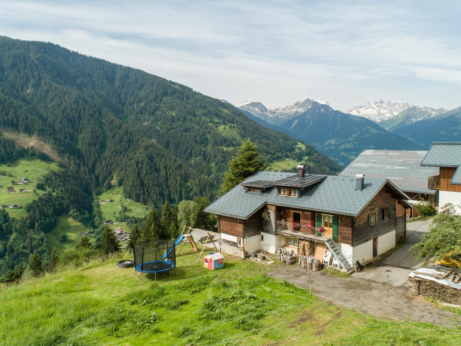 200 jaar oud alpenappartement met tuin en uitzicht in Silbertal - foto 26