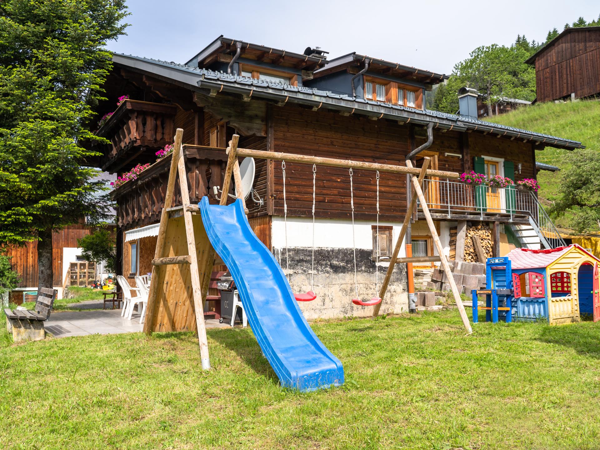 200 jaar oud alpenappartement met tuin en uitzicht in Silbertal - foto 24