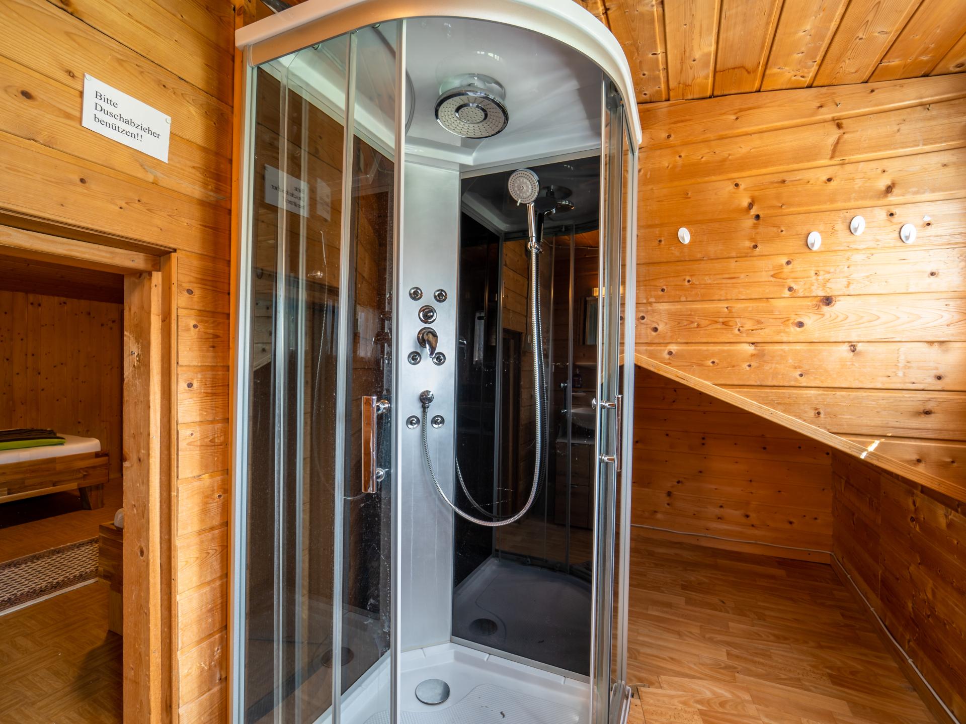 200 jaar oud alpenappartement met tuin en uitzicht in Silbertal - foto 9