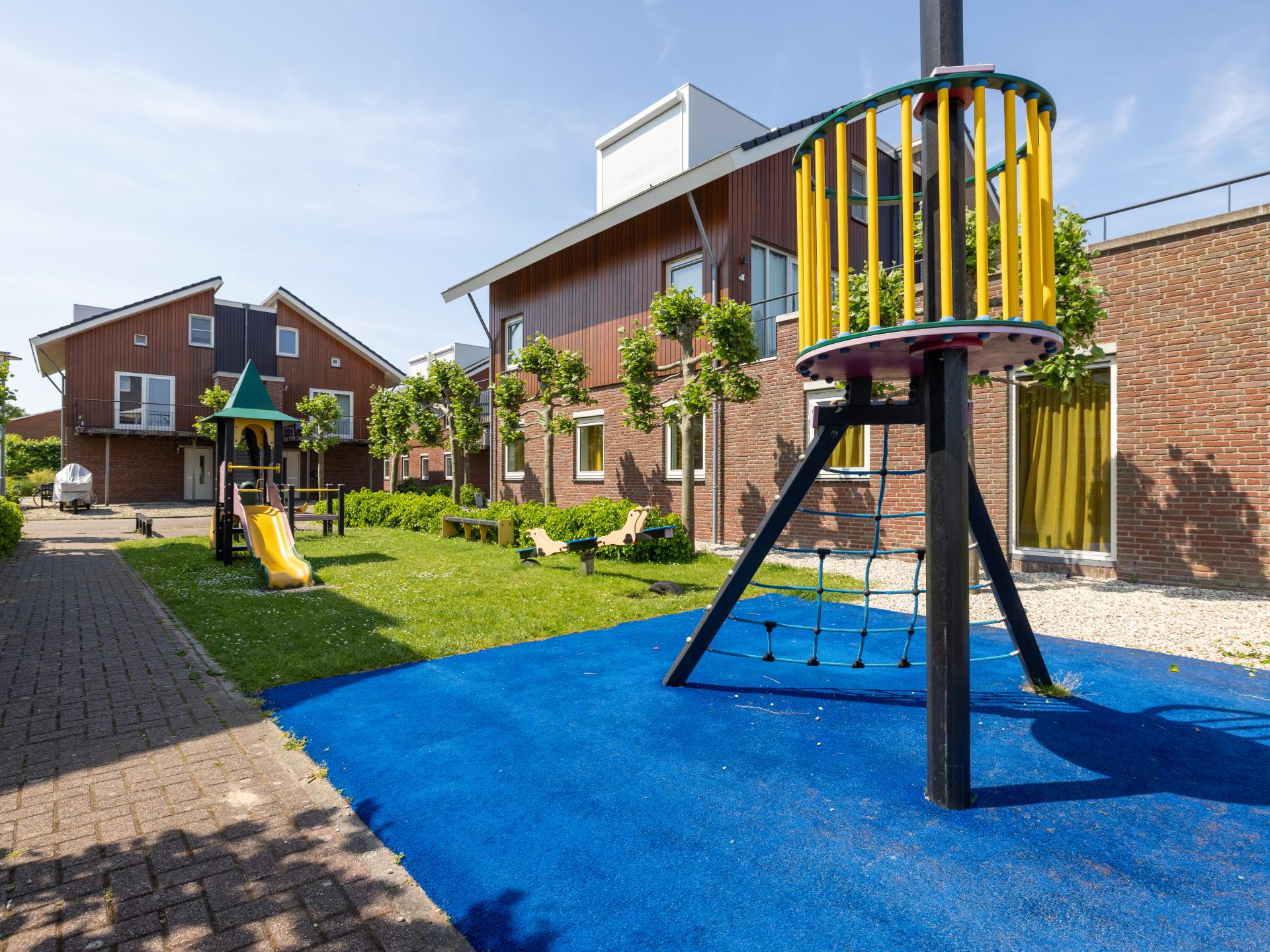 Huisboot met terras op het water in Uitgeest – uniek vakantiegevoel - foto 19