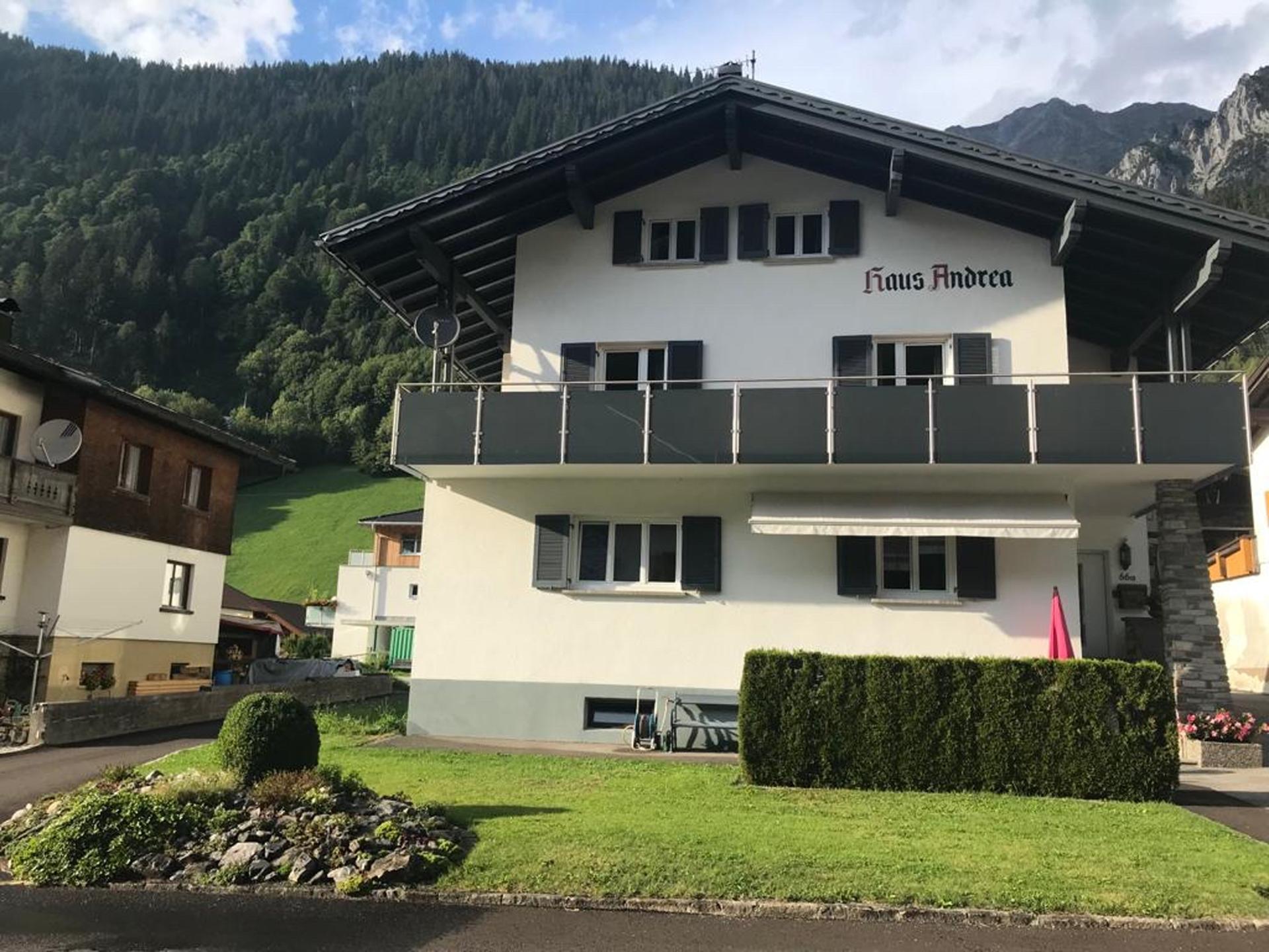 Vakantiehuis in Klösterle op 300 m van het meer en aan de piste - foto 1