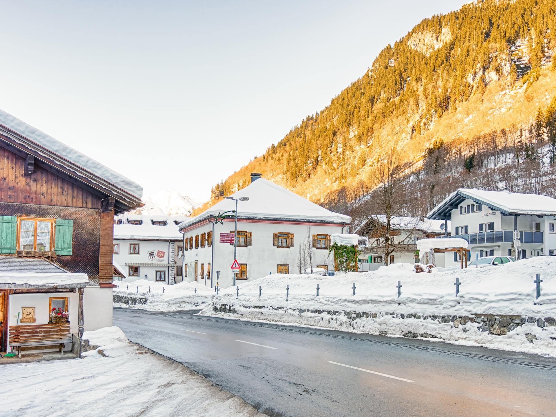 Vakantiehuis in Klösterle op 300 m van het meer en aan de piste - foto 18