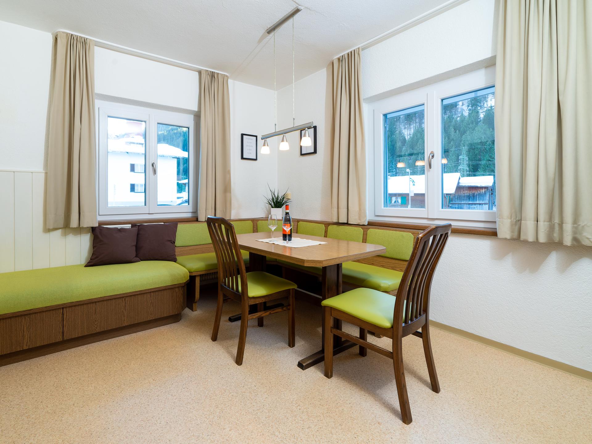 Vakantiehuis in Klösterle op 300 m van het meer en aan de piste - foto 8