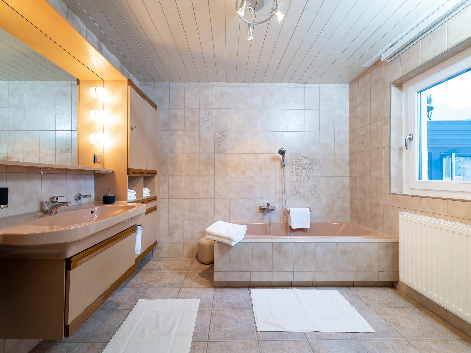 Vakantiehuis in Klösterle op 300 m van het meer en aan de piste - foto 5