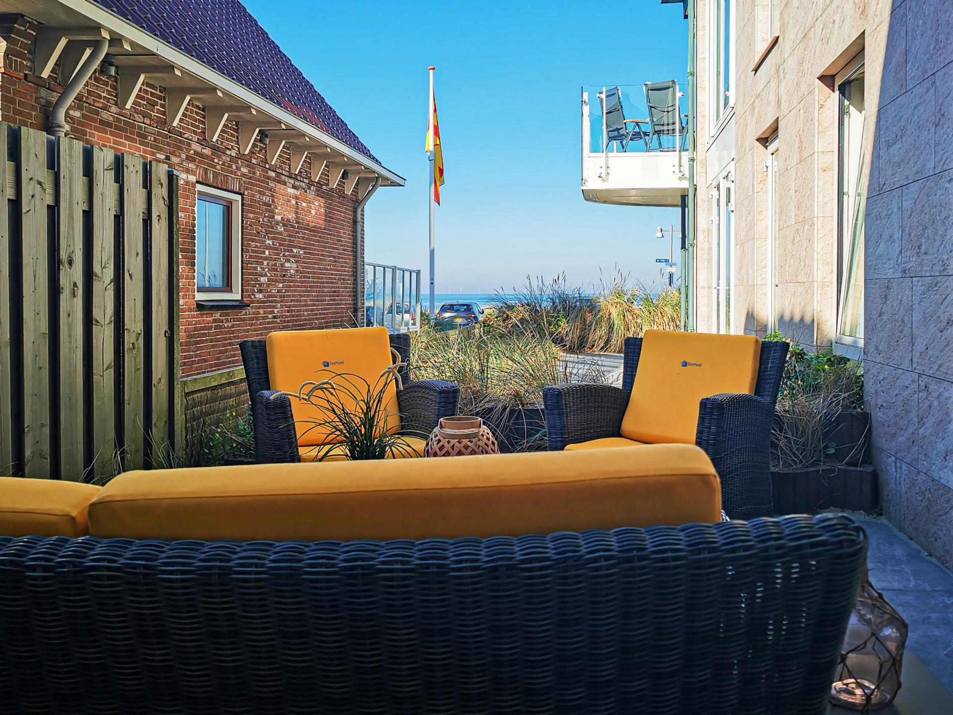 Modern vakantiehuis aan de boulevard van Egmond met zeezicht en terras - foto 21