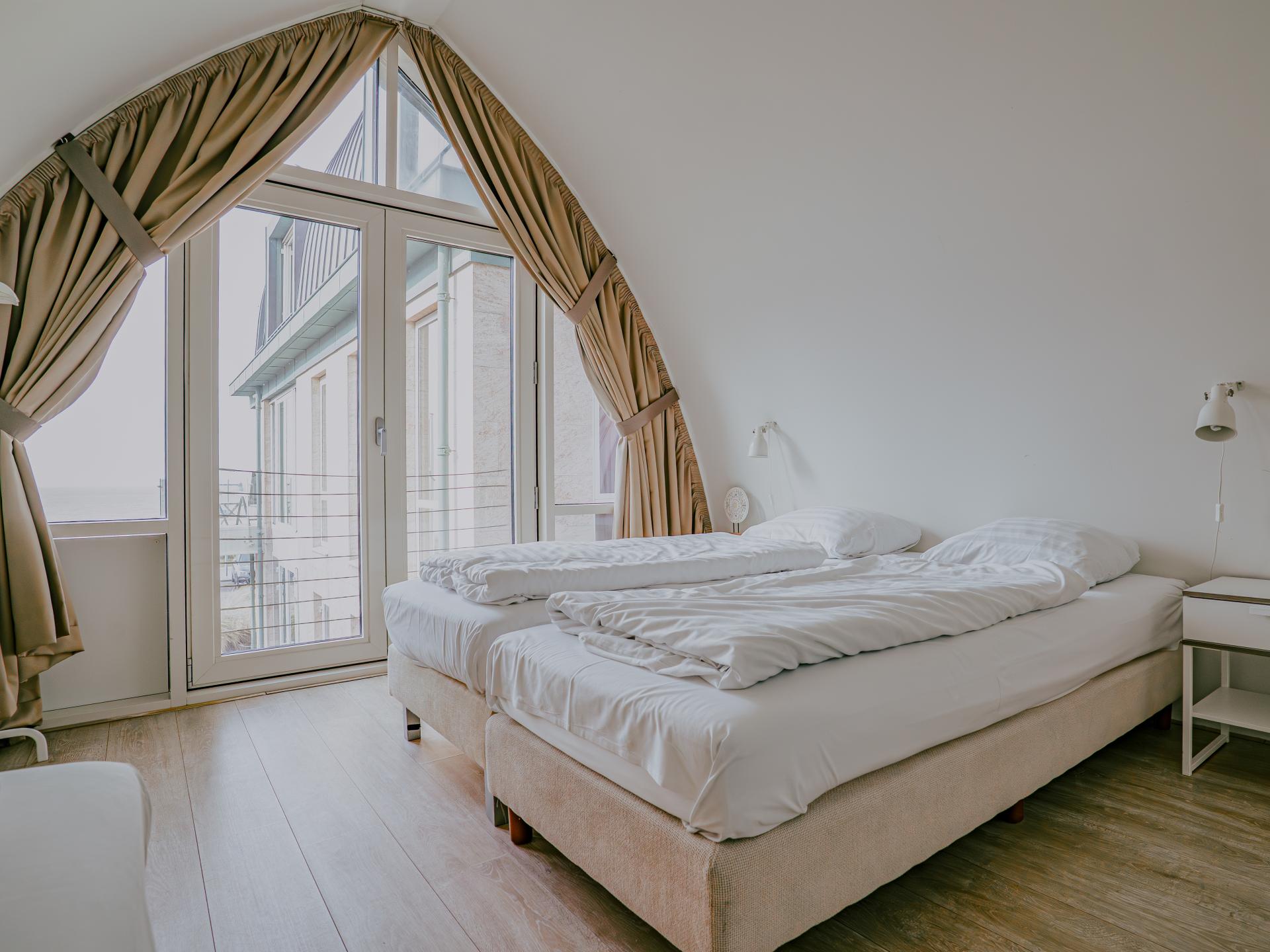 Modern vakantiehuis aan de boulevard van Egmond met zeezicht en terras - foto 12