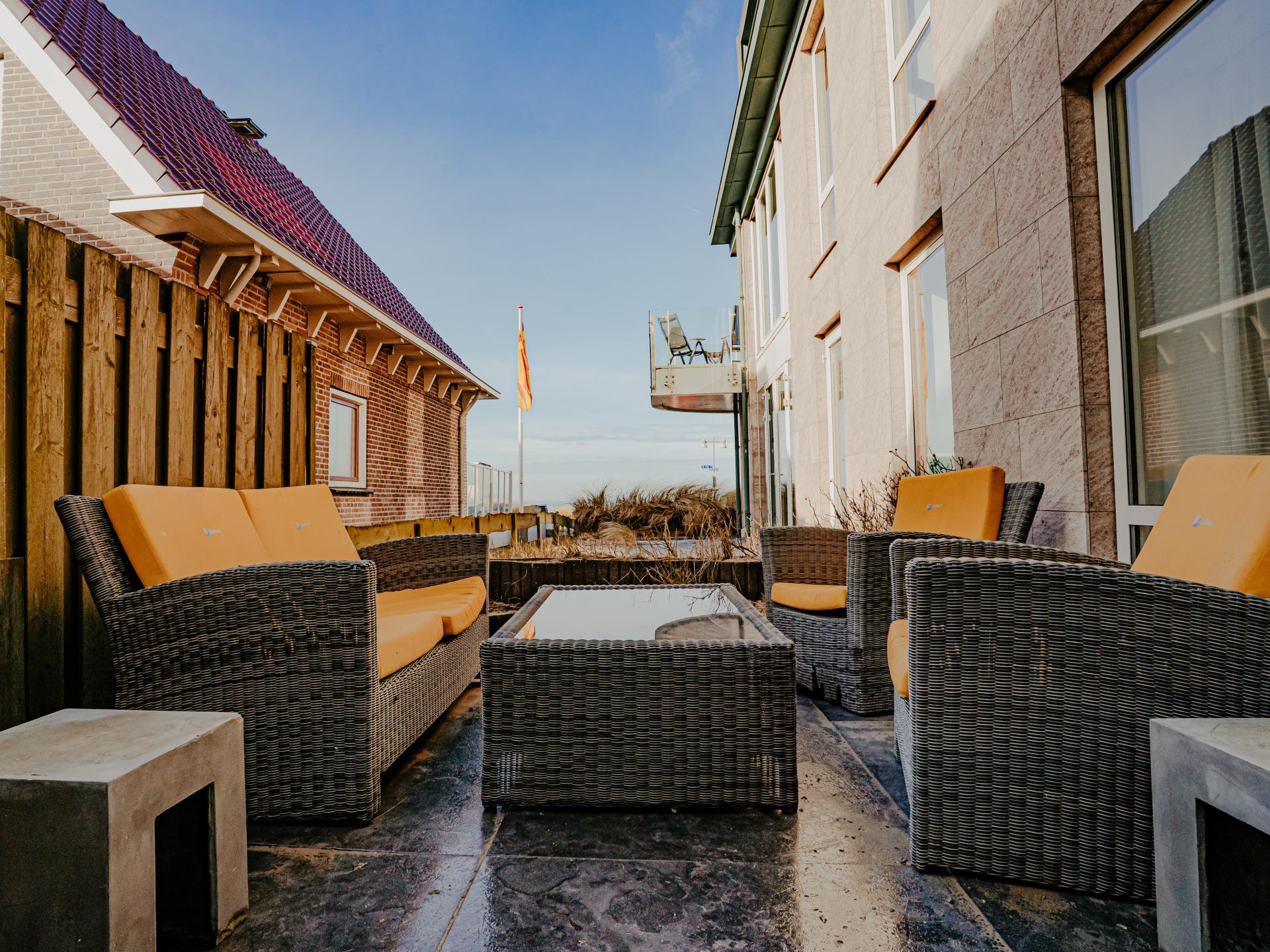 Modern vakantiehuis aan de boulevard van Egmond met zeezicht en terras - foto 20