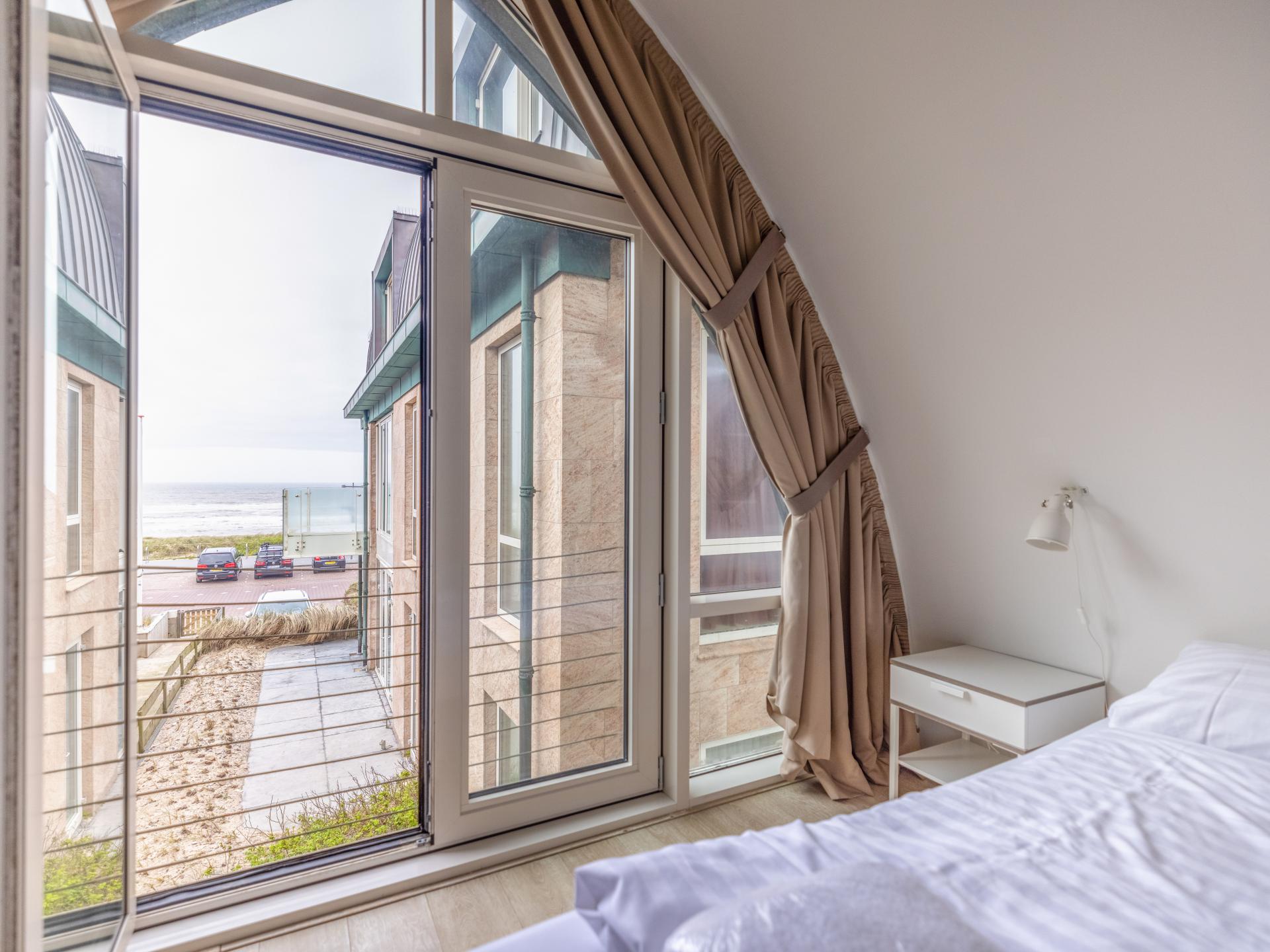 Modern vakantiehuis aan de boulevard van Egmond met zeezicht en terras - foto 13