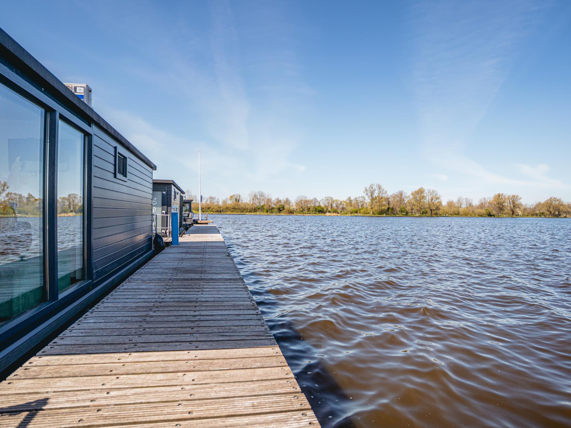Huisboot met meerzicht en airco op vakantiepark in Uitgeest - foto 22