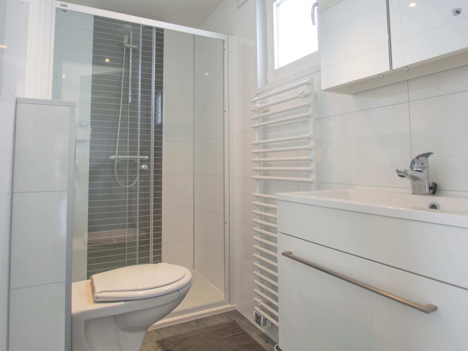 Chalet aan het water met zwemtrap en privéterras in Breukelen - foto 11