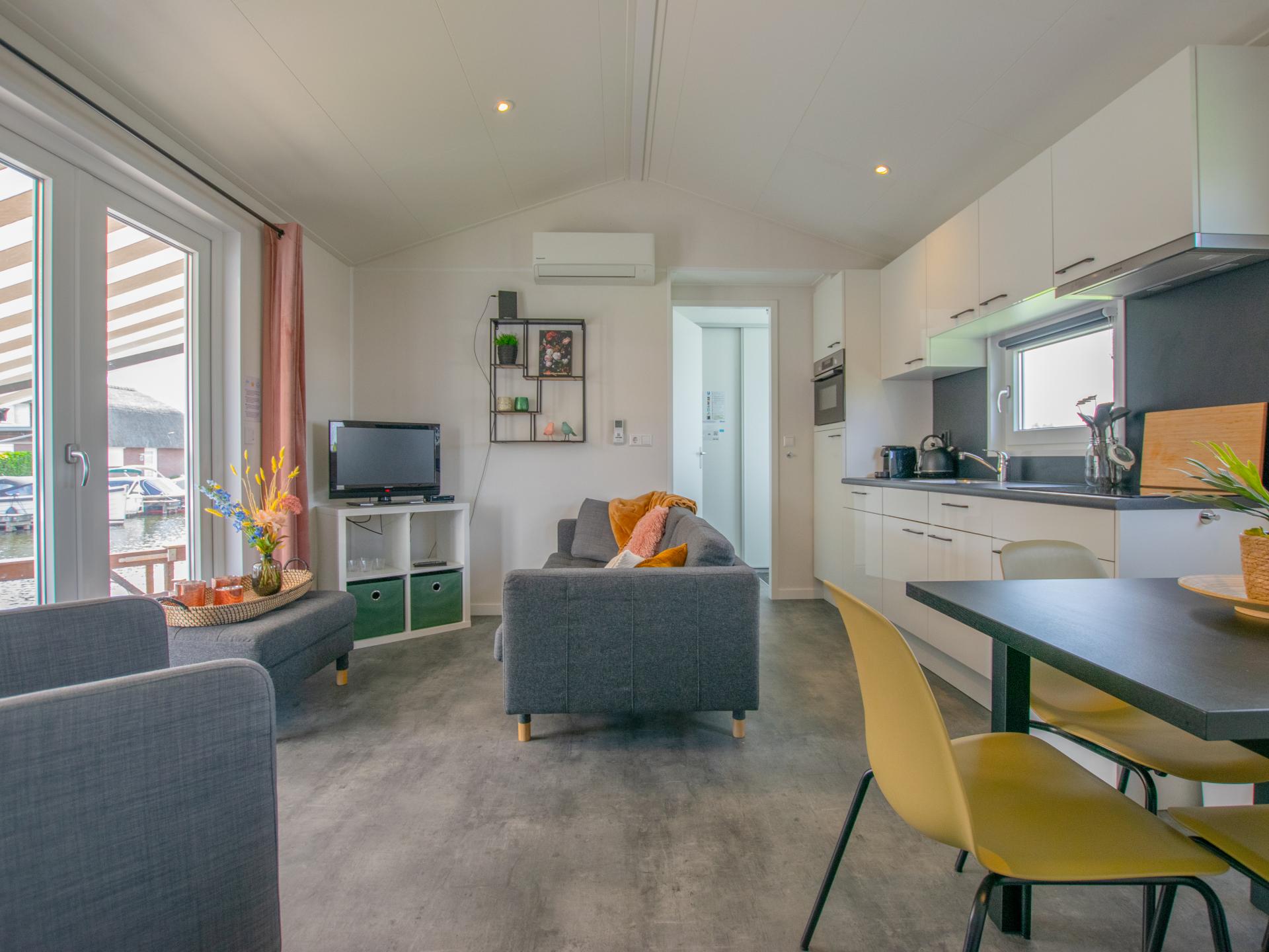 Chalet aan het water met zwemtrap en privéterras in Breukelen - foto 6