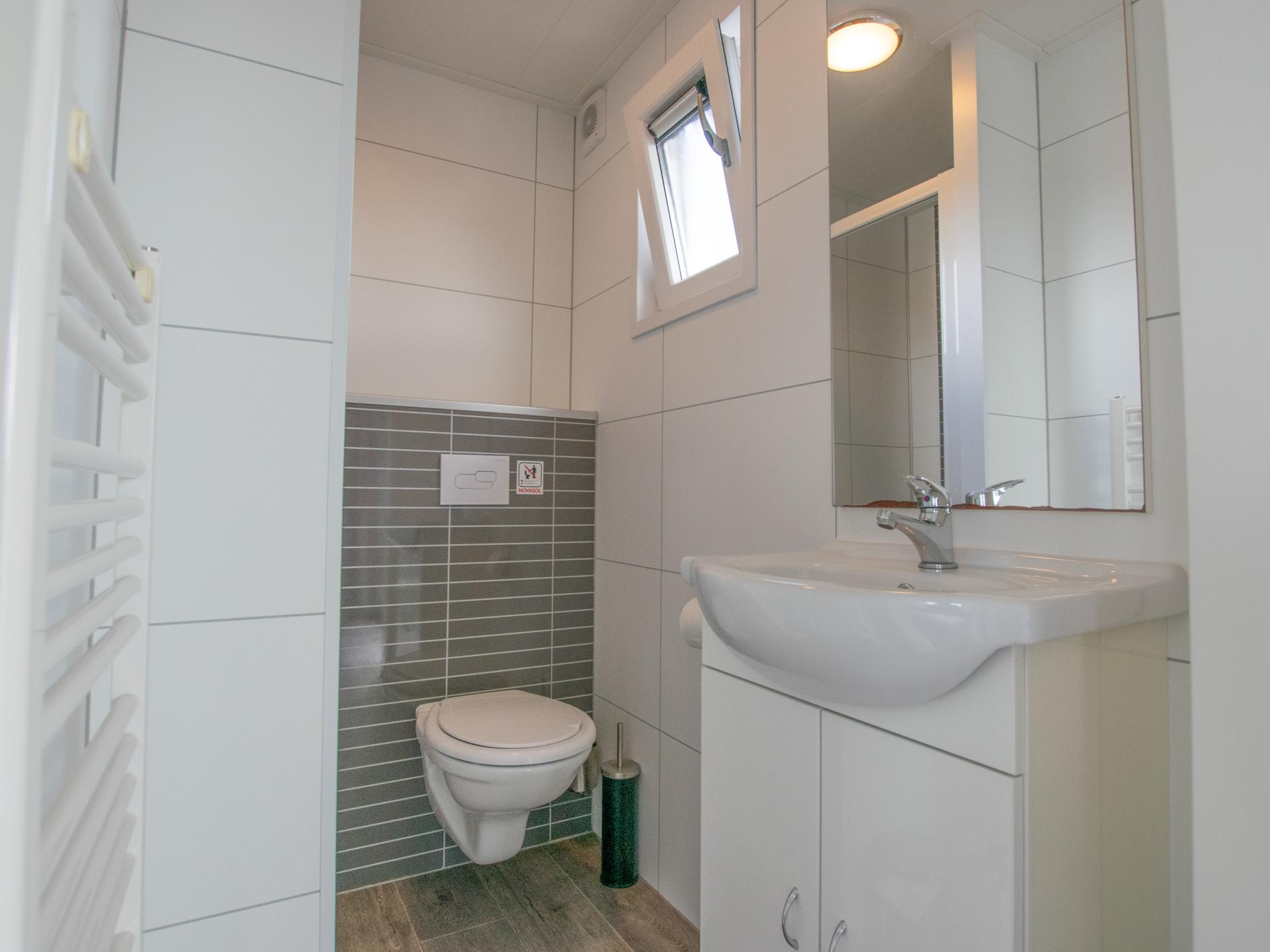 Chalet met zwemtrap aan Loosdrechtse Plassen, 4 persoons - foto 11