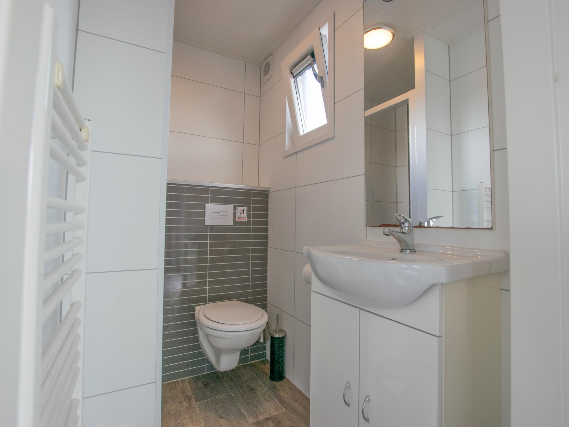 Modern chalet met eigen steiger aan de Loosdrechtse Plassen - foto 12