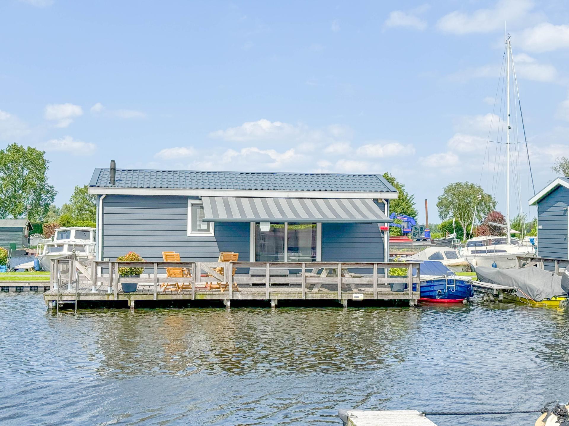 Modern chalet met eigen steiger aan de Loosdrechtse Plassen - foto 2