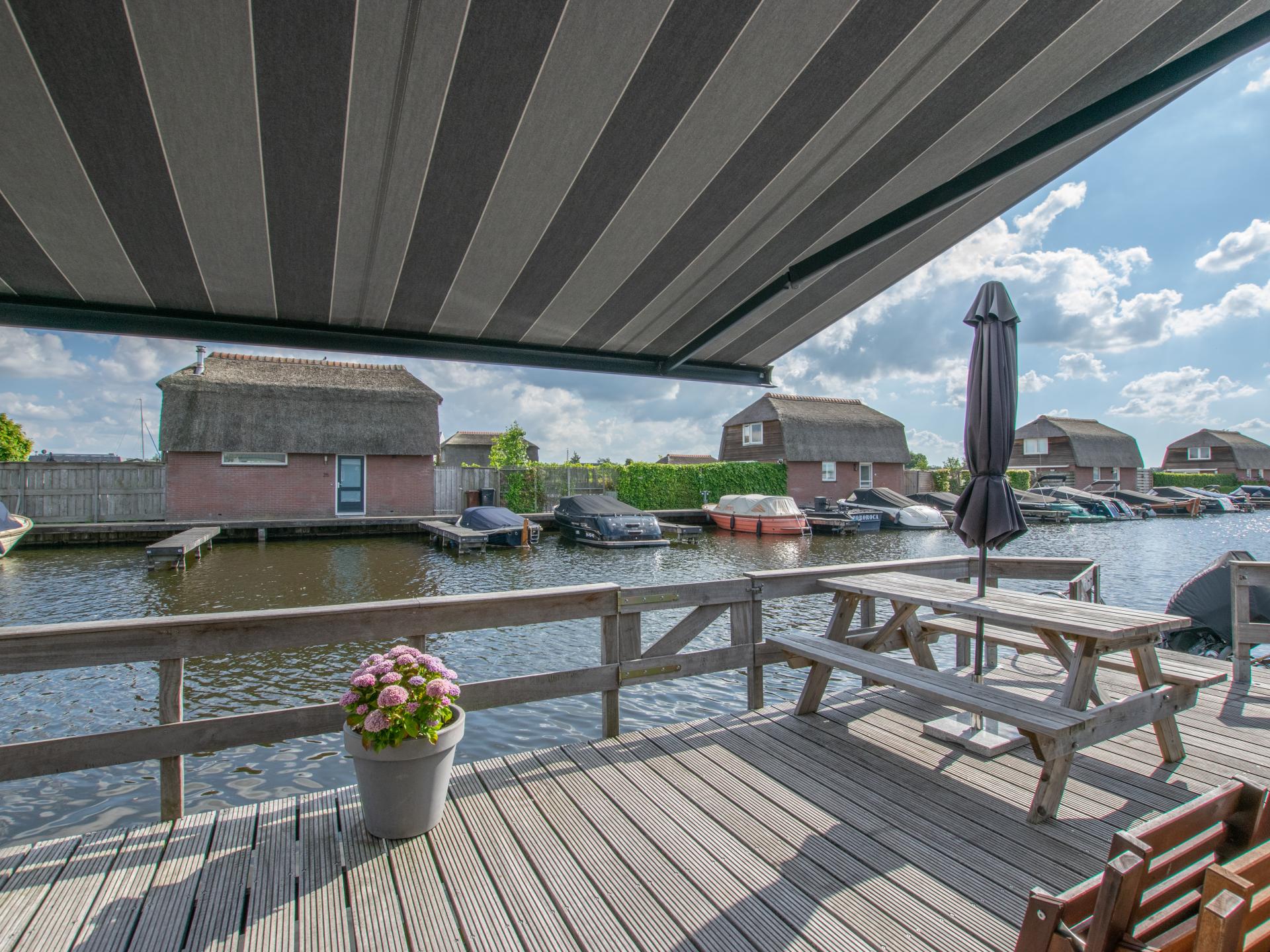 Modern chalet met eigen steiger aan de Loosdrechtse Plassen - foto 16