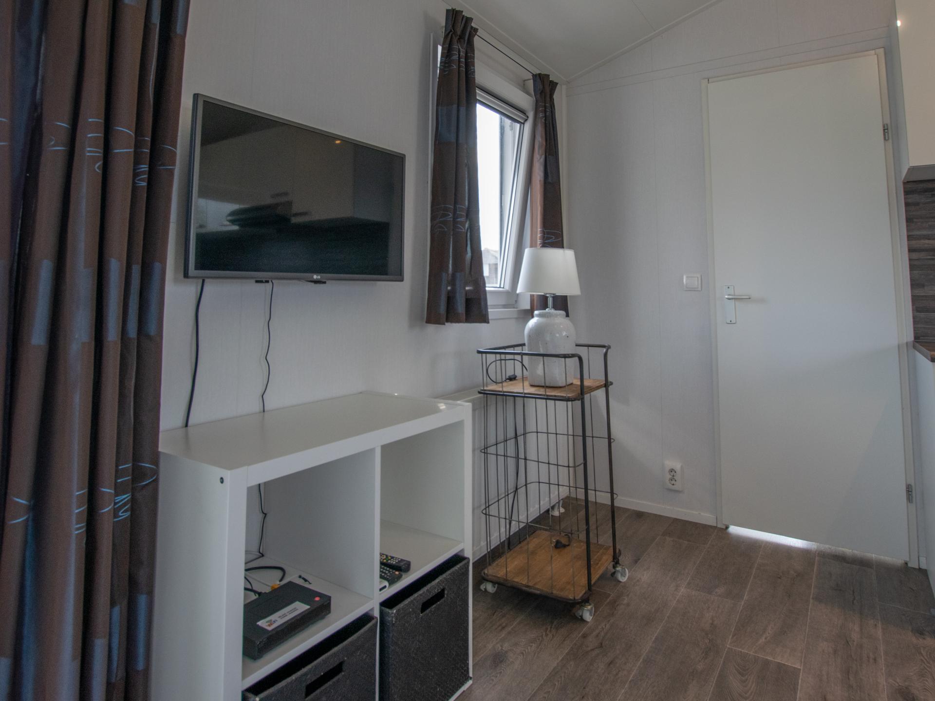 Modern chalet met eigen steiger aan de Loosdrechtse Plassen - foto 9