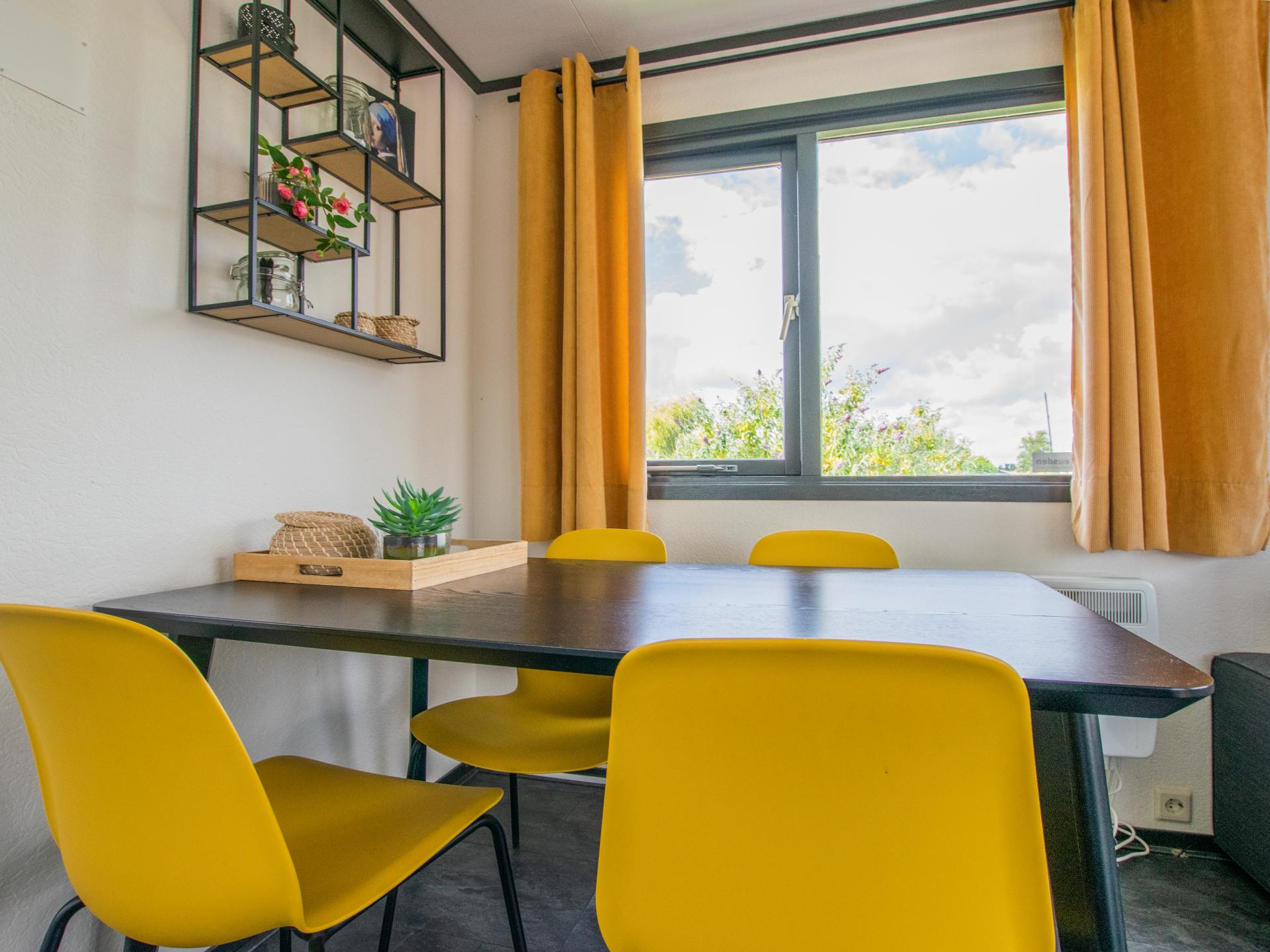 Chalet aan het water met aanlegsteiger in Breukelen, 33m², 2 slaapkamers - foto 11