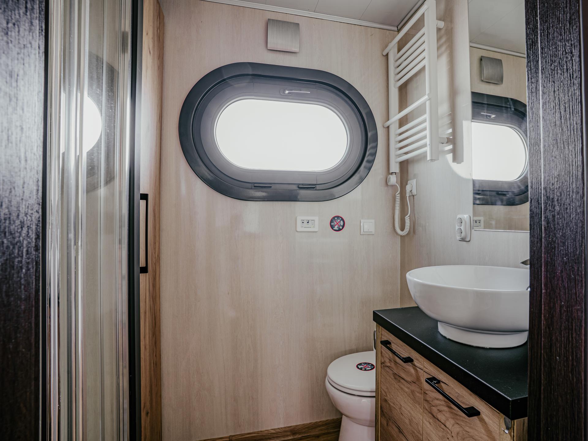 Unieke huisboot met panoramisch dakterras aan het Uitgeestermeer - foto 14