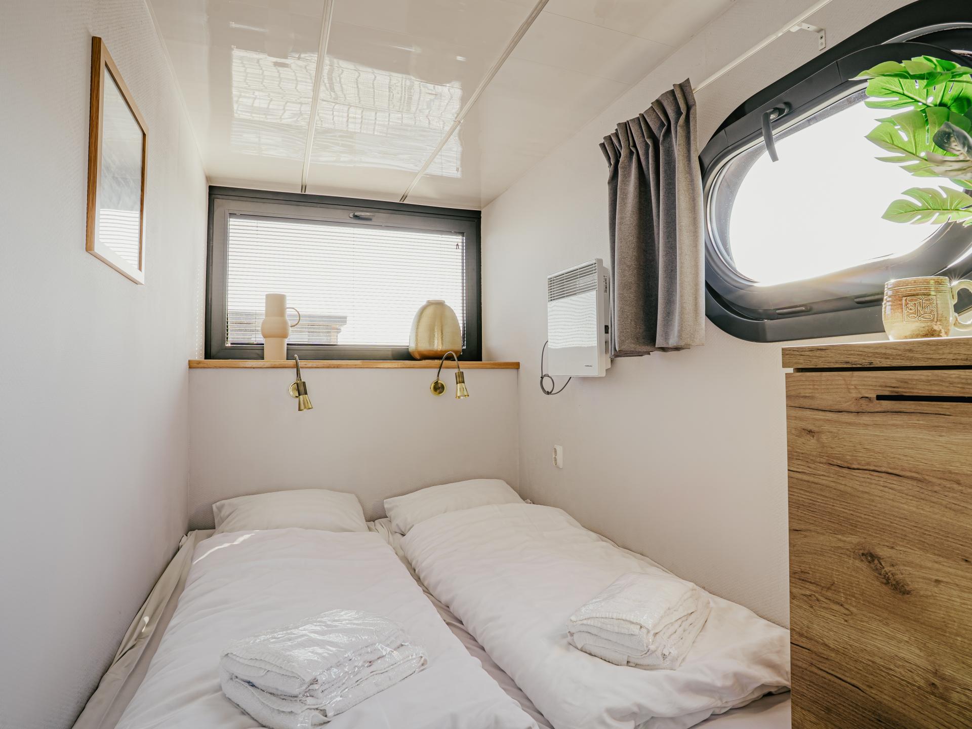 Unieke huisboot met panoramisch dakterras aan het Uitgeestermeer - foto 10