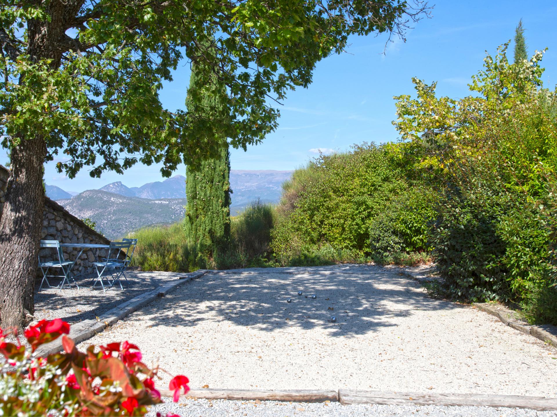 8-persoons karakteristiek vakantiehuis met zwembad in Montaulieu - foto 22