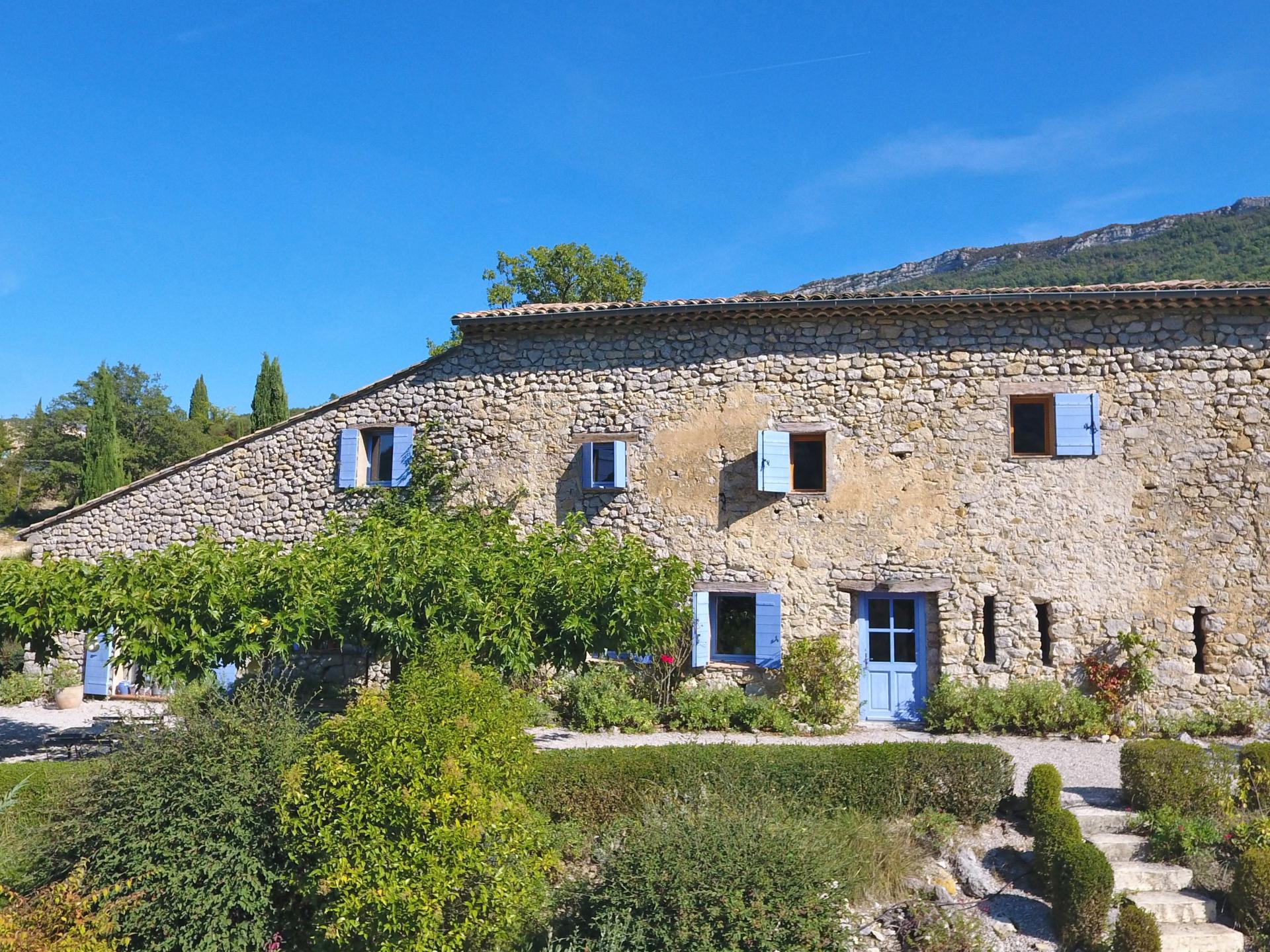 8-persoons karakteristiek vakantiehuis met zwembad in Montaulieu - foto 6