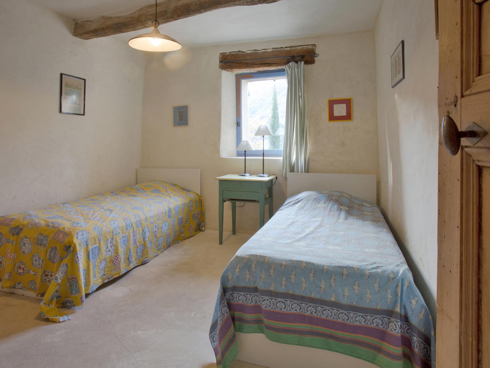 8-persoons karakteristiek vakantiehuis met zwembad in Montaulieu - foto 17